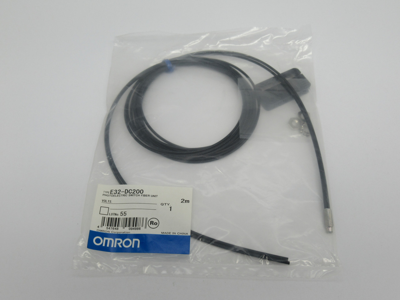 Omron E32-DC200 Fiber Optic Photoelectric Sensor 900mm Range 2m Length NWB