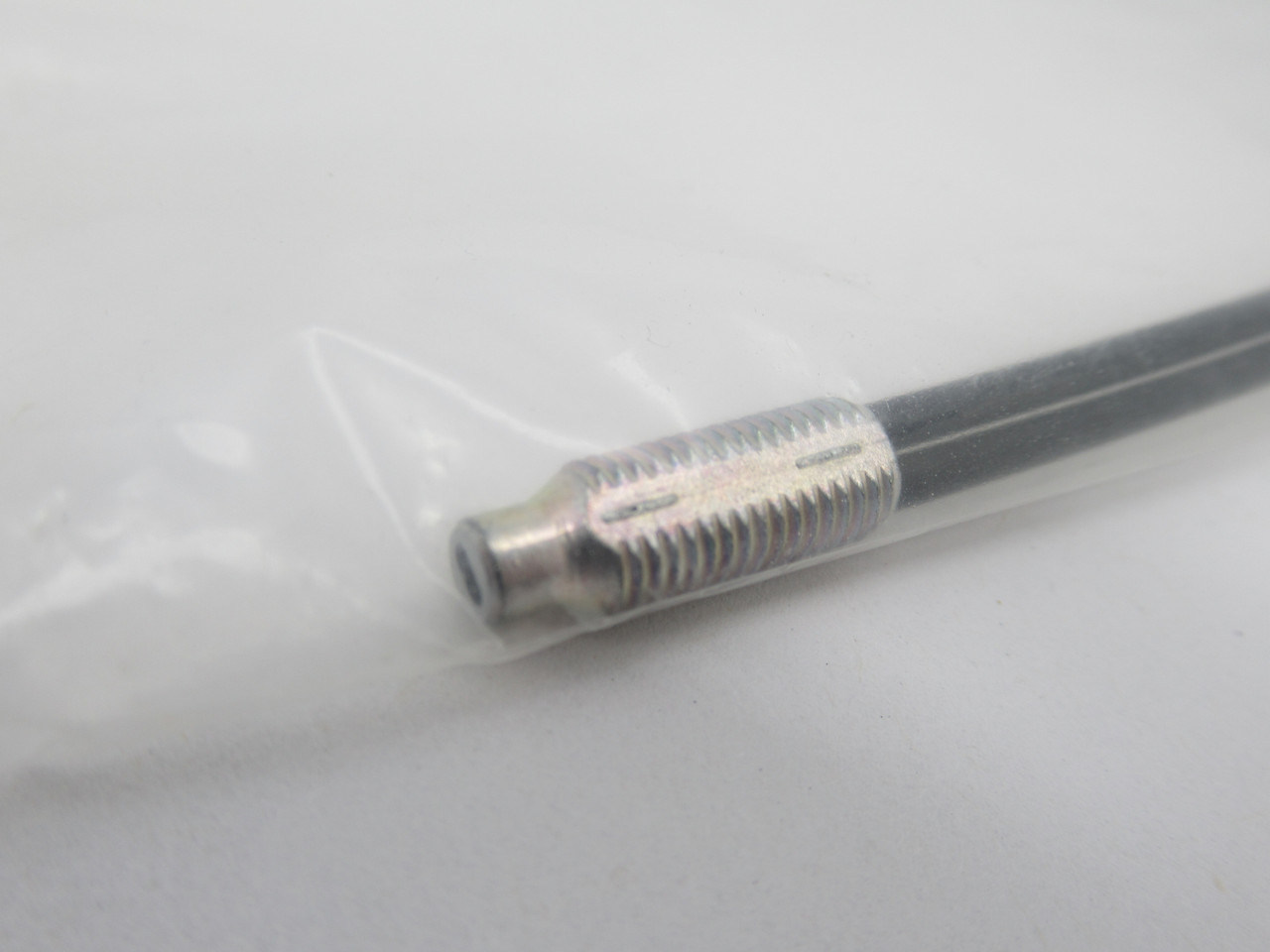 Omron E32-DC200 Fiber Optic Photoelectric Sensor 900mm Range 2m Length NWB