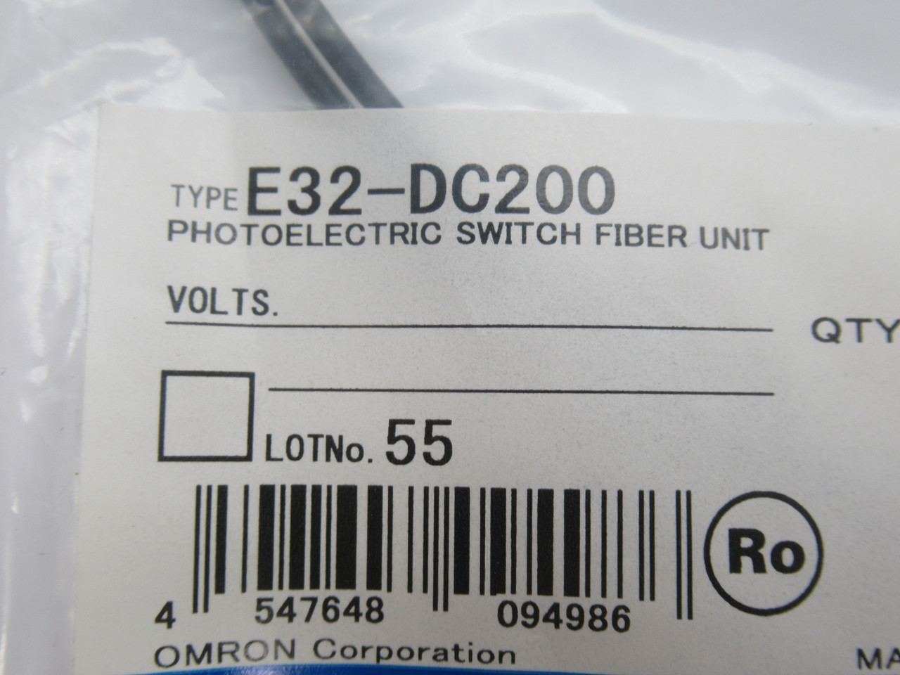 Omron E32-DC200 Fiber Optic Photoelectric Sensor 900mm Range 2m Length NWB