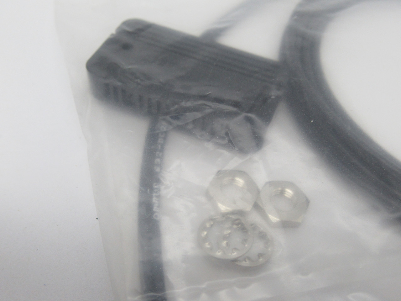 Omron E32-DC200 Fiber Optic Photoelectric Sensor 900mm Range 2m Length NWB