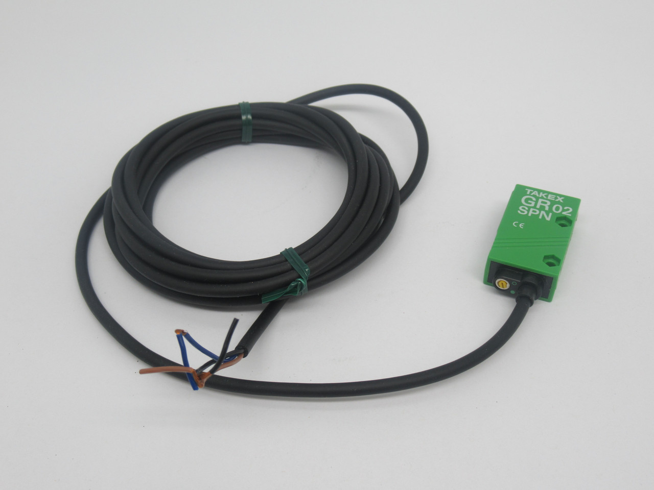 Takex GR02SPN Photosensor w/ Built-In Amplifier 20cm Range *DAMAGED BOX* NEW