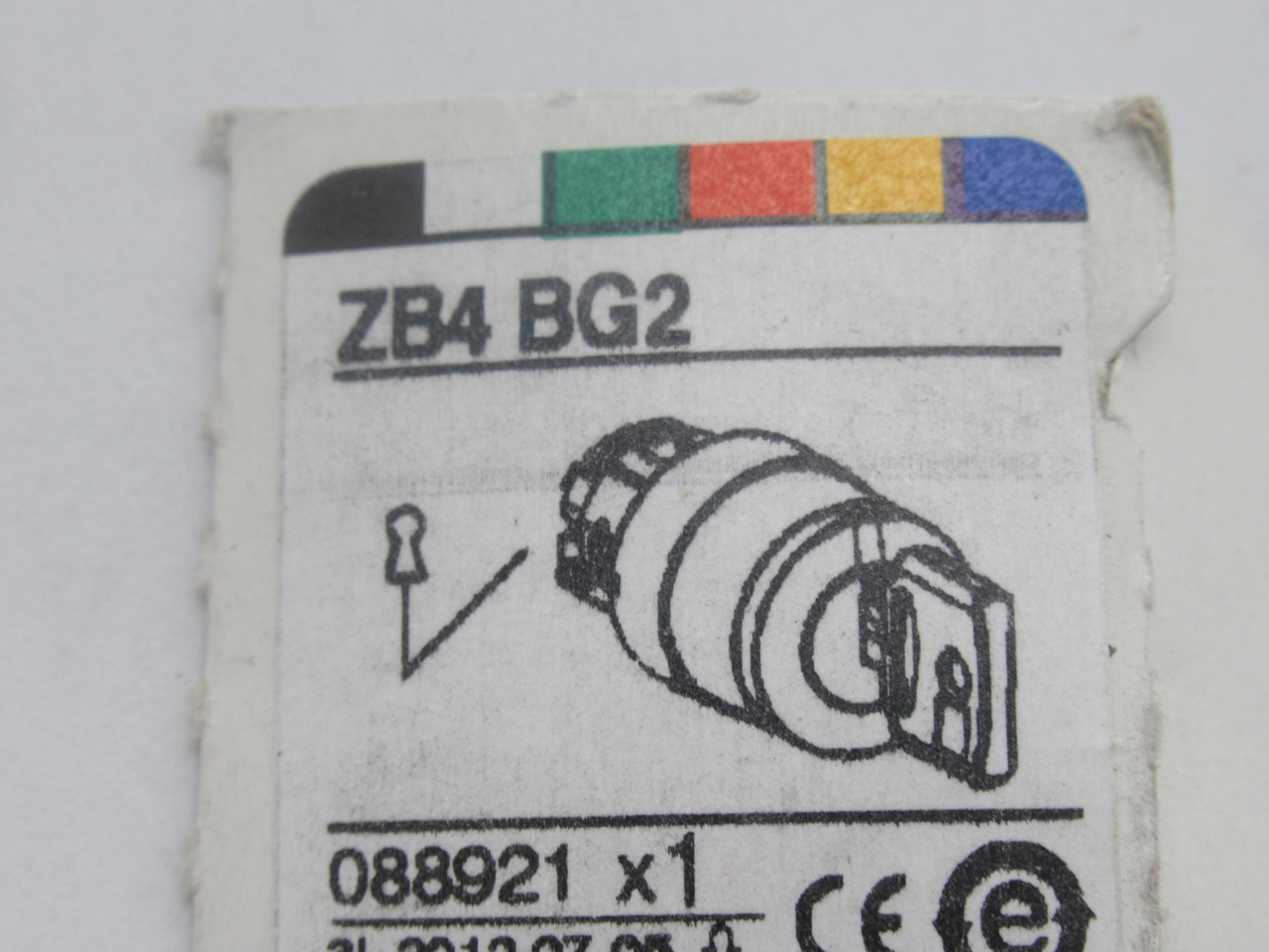 Schneider Electric ZB4BG2 Key Selector Switch Head 2-Pos. *DAMAGED BOX* NEW