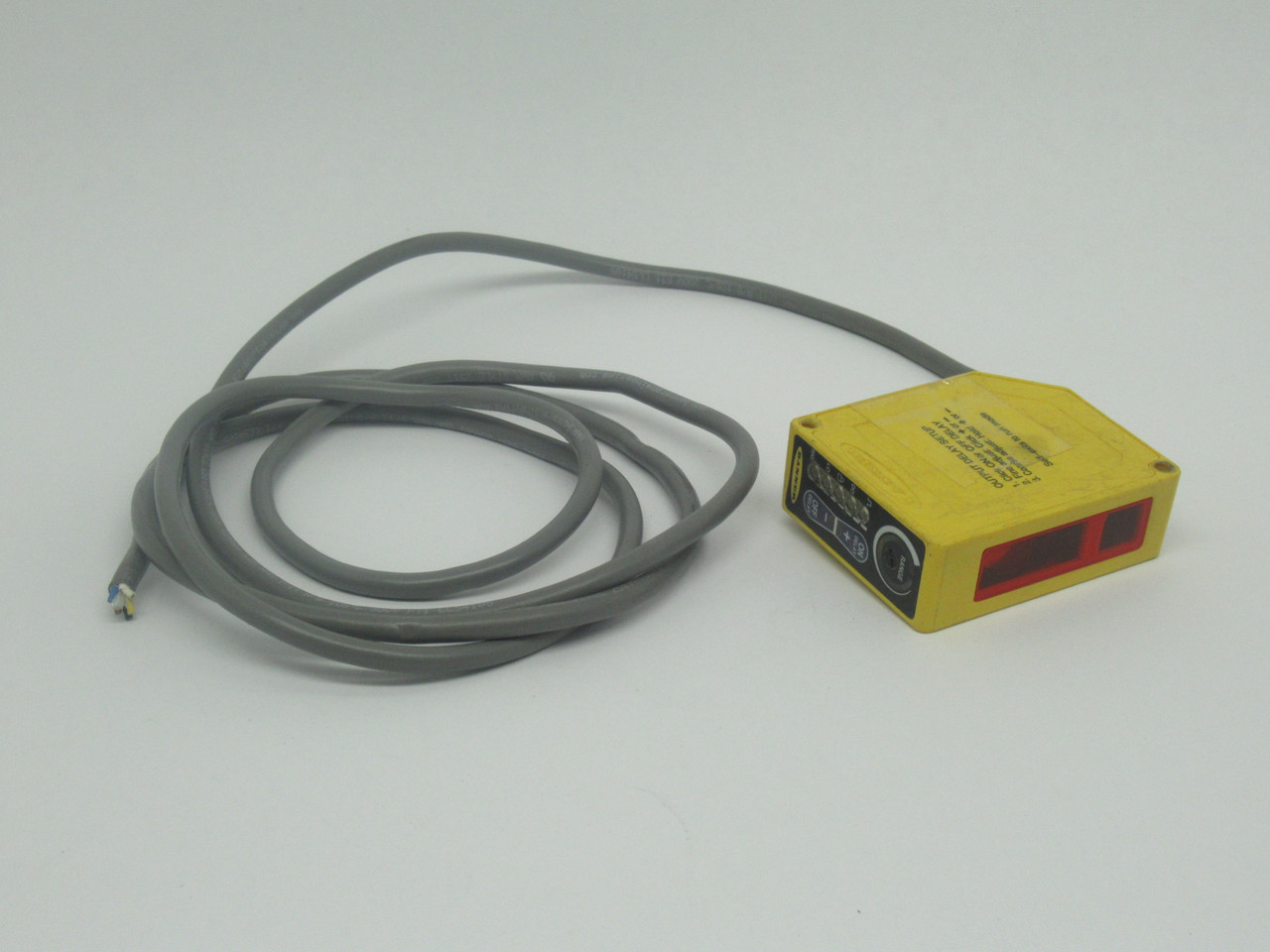 Banner Q60VR3AFV1000 Range Adjustable Field Sensor 200-1000mm Range 1.9m L USED