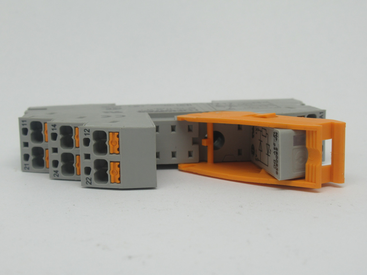 Phoenix Contact RIF-1-BPT/2X21 Relay Base 12-24VDC 2x8A 250VAC USED