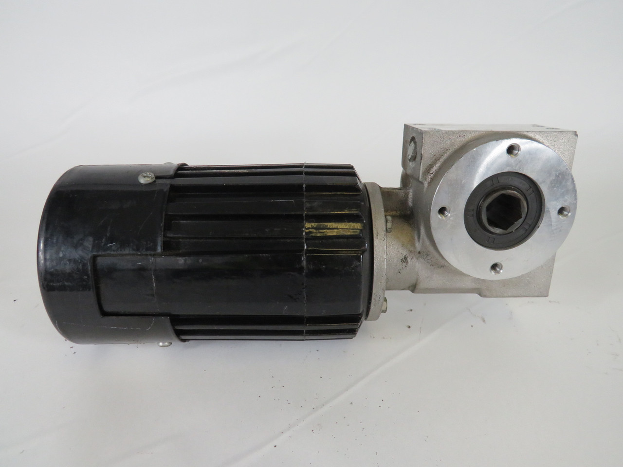 Bodine 0.09kW 1700RPM 575V 0.46A 60Hz C/W Speed Reducer 20:1 Ratio USED