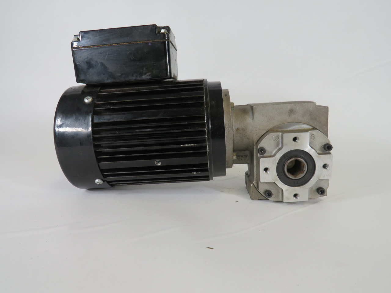 Bodine 0.21kW 1700RPM 575V 0.53A 60Hz C/W Speed Reducer & Motor Suppressor USED