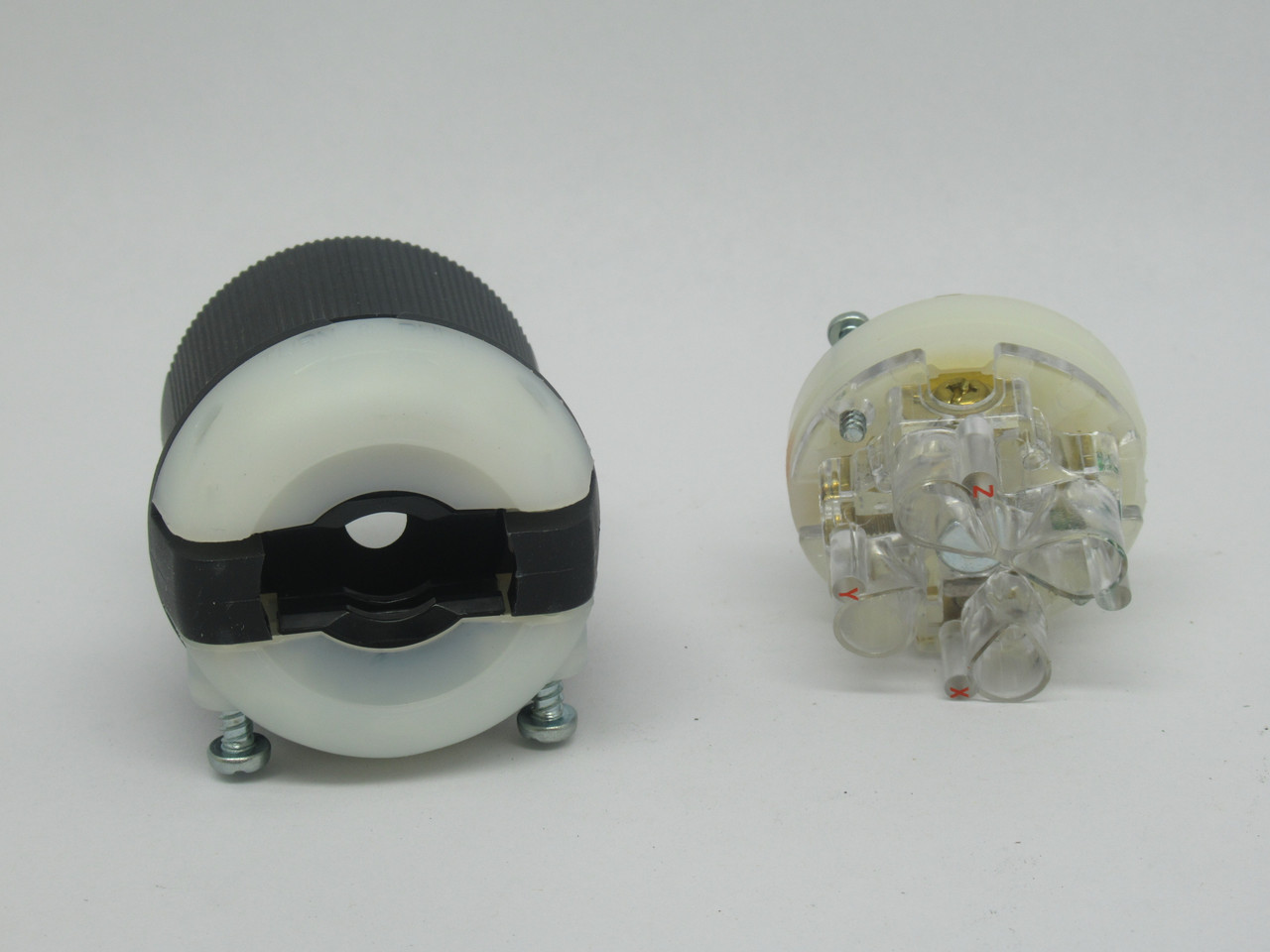 Hubbell HBL2731 Insulgrip Twistlock Plug 30A 3Ph 480VAC 3P 4W NEW