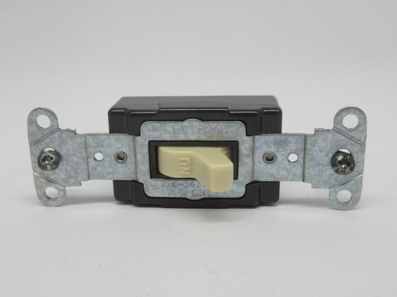 Leviton 18201-I Ivory Single Pole Toggle Switch 15A 347V NEW