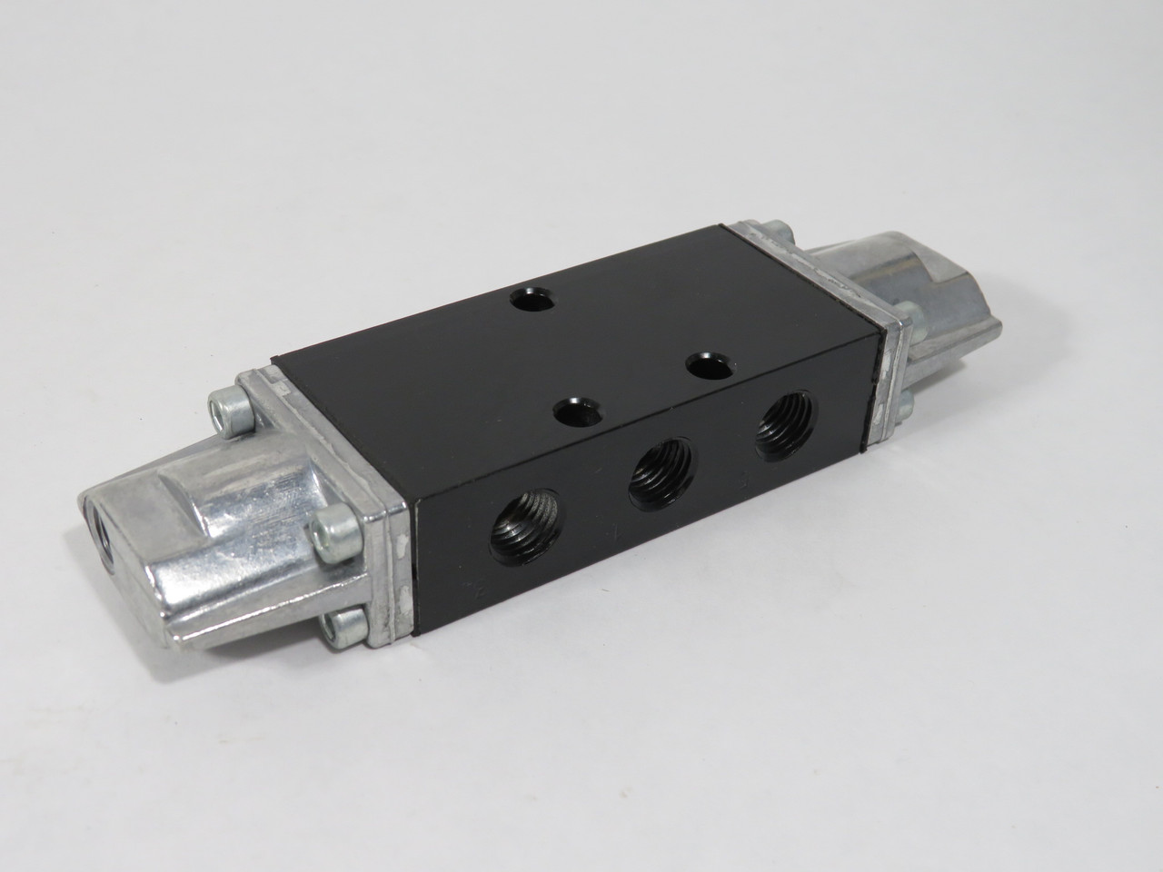 ARO E212PD Pilot-Operated Pneumatic Valve 2-Position 4-Way 1/4" NPT NEW