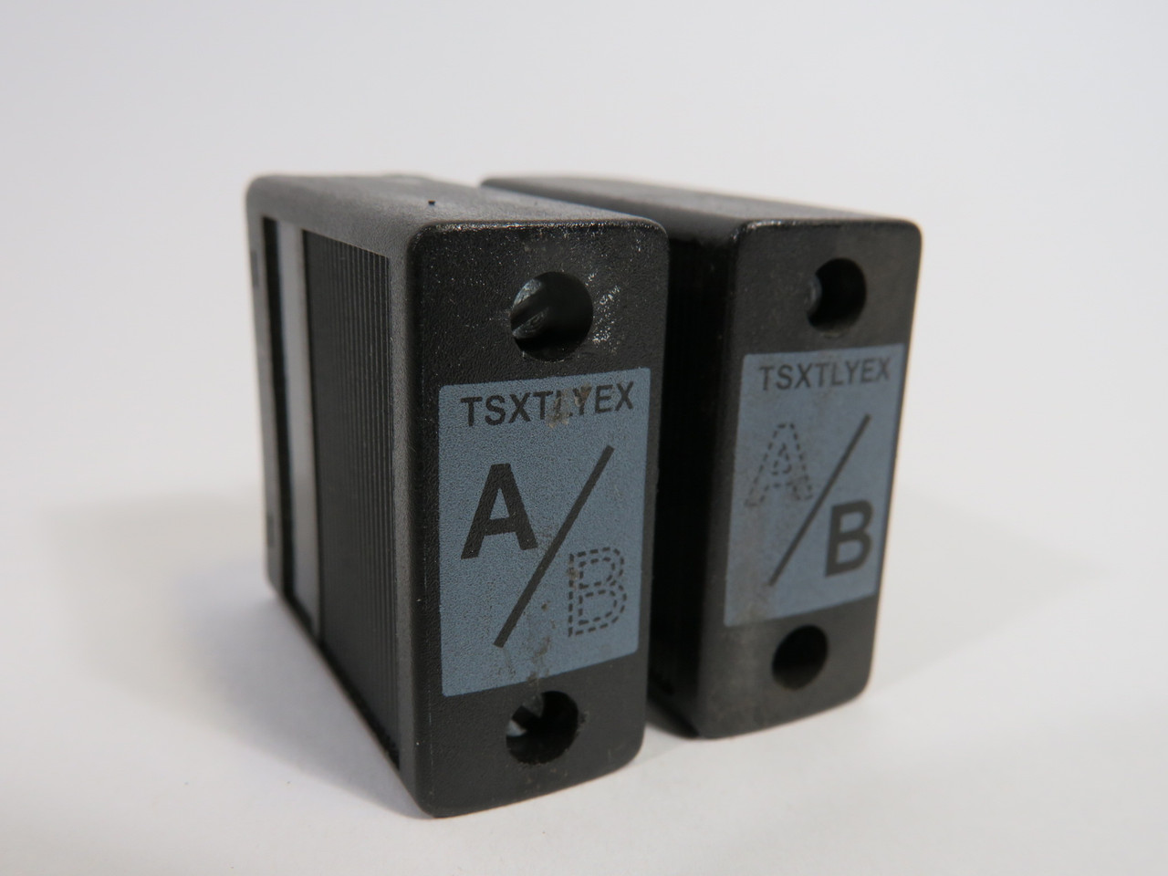 Schneider Modicon TSXTLYEX Pair of Rack-End Line Terminators SHELF WEAR USED