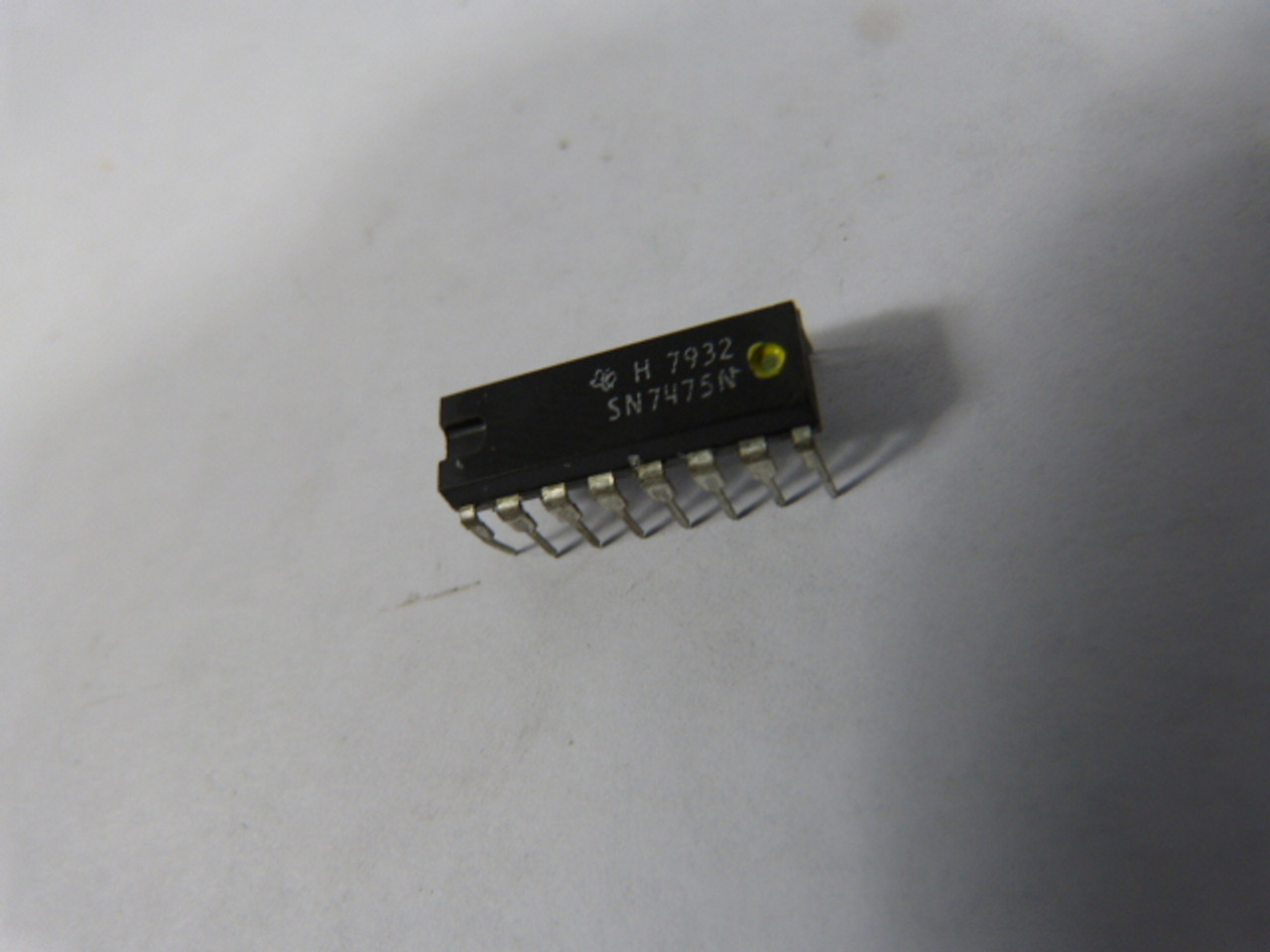 Texas Instruments SN7475N Plastic Dipped 14 Pin Integrated Circuit USED