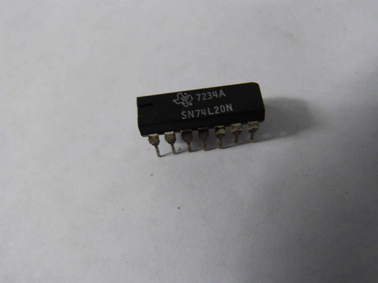 Texas Instruments SN74L20N Plastic Dipped 14 Pin Integrated Circuit USED
