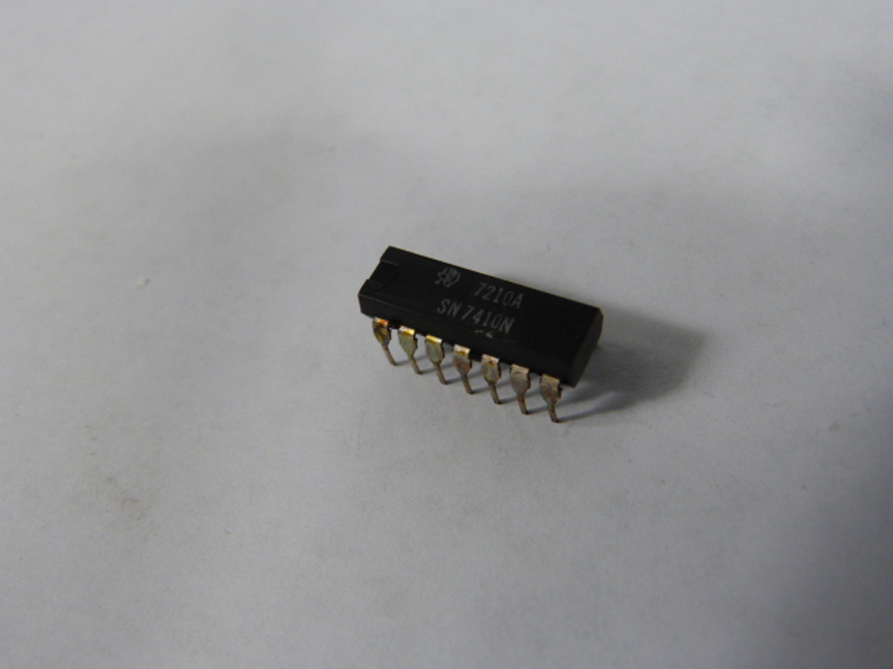 Texas Instruments SN7410N Plastic Dipped 14 Pin Integrated Circuit USED