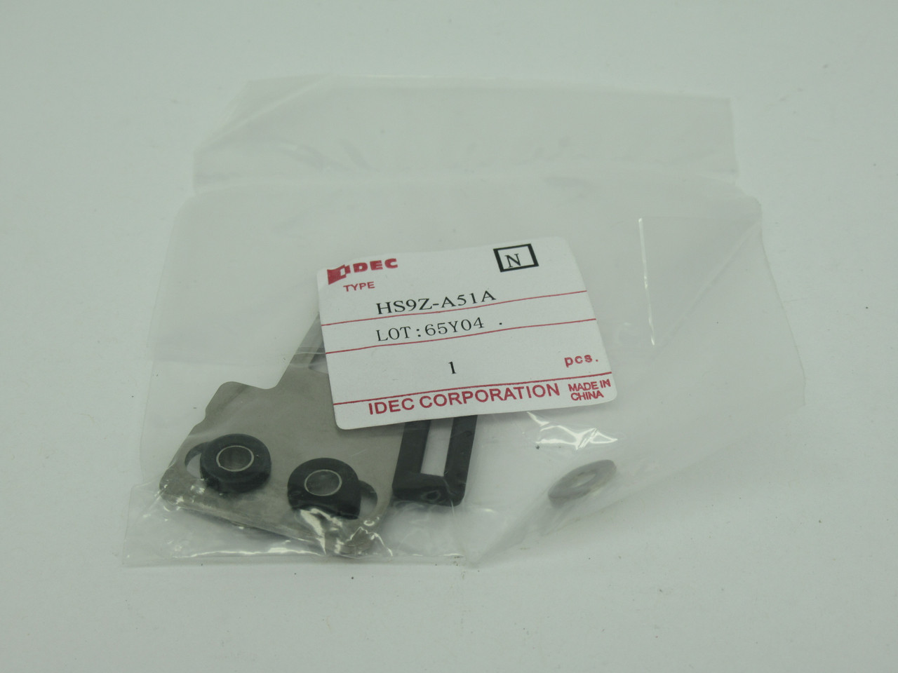 IDEC HS9Z-A51A Safety Actuator Key Straight Type w/ Rubber Bushings NWB