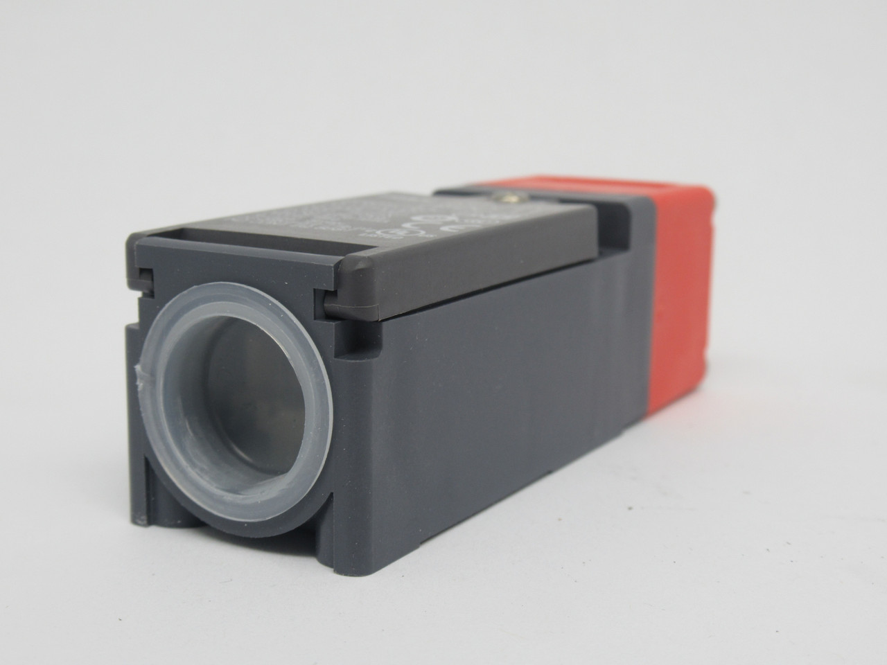 IDEC HS5D-11RN Safety Switch 1NC/1NO 3A@250VAC 4A@30VDC *DAMAGED BOX* NEW