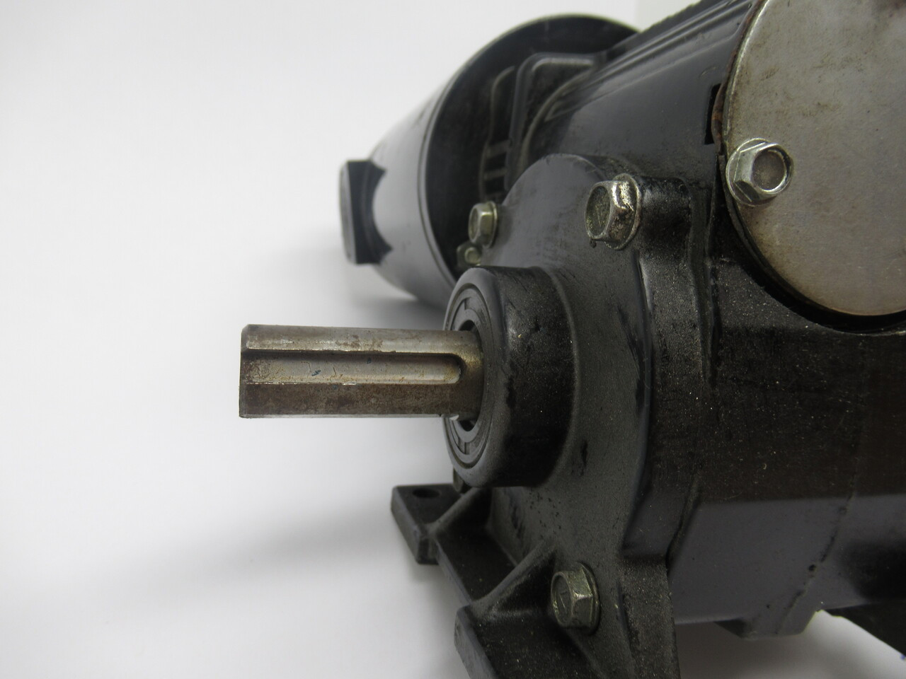 Bodine Electric DC Gearmotor 20:1 Ratio 36lb-in 1/8HP 125RPM 130V .91A USED