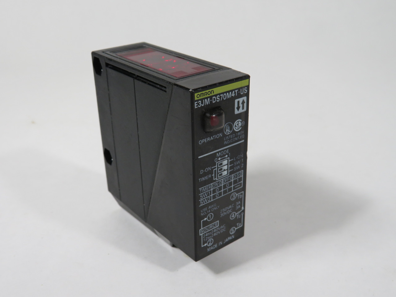 Omron E3JM-DS70M4T-US Diffuse-Reflective Sensor 24-240VAC SHELF WEAR USED