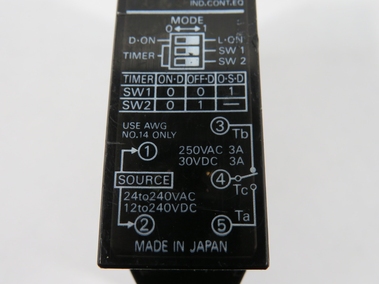 Omron E3JM-DS70M4T-US Diffuse-Reflective Sensor 24-240VAC SHELF WEAR USED