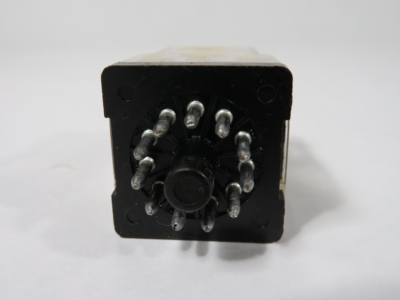 Square D 8501KPD13V53 Series D Plug-In Relay 24VDC 10A@120V 6A@250V 11-Pin USED