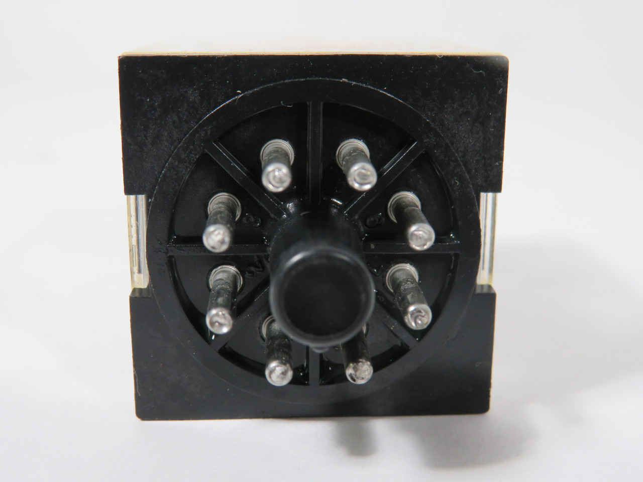 Omron MK2P-I-DC24 Plug-In Relay 24VDC 7/10A 8-Pin USED