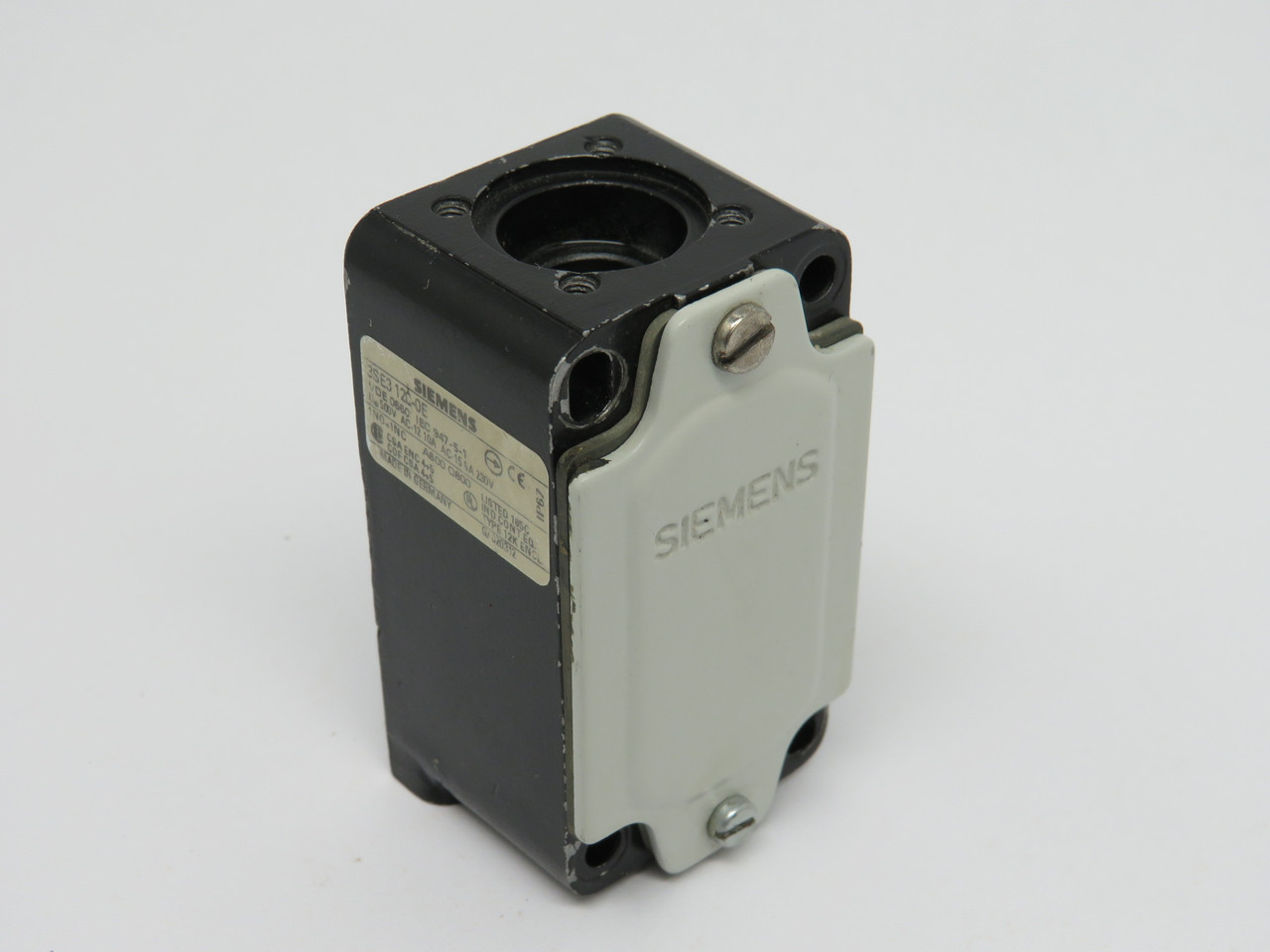 Siemens 3SE3120-0E Limit Switch Body 500V 10A 230V 6A 1NO 1NC USED