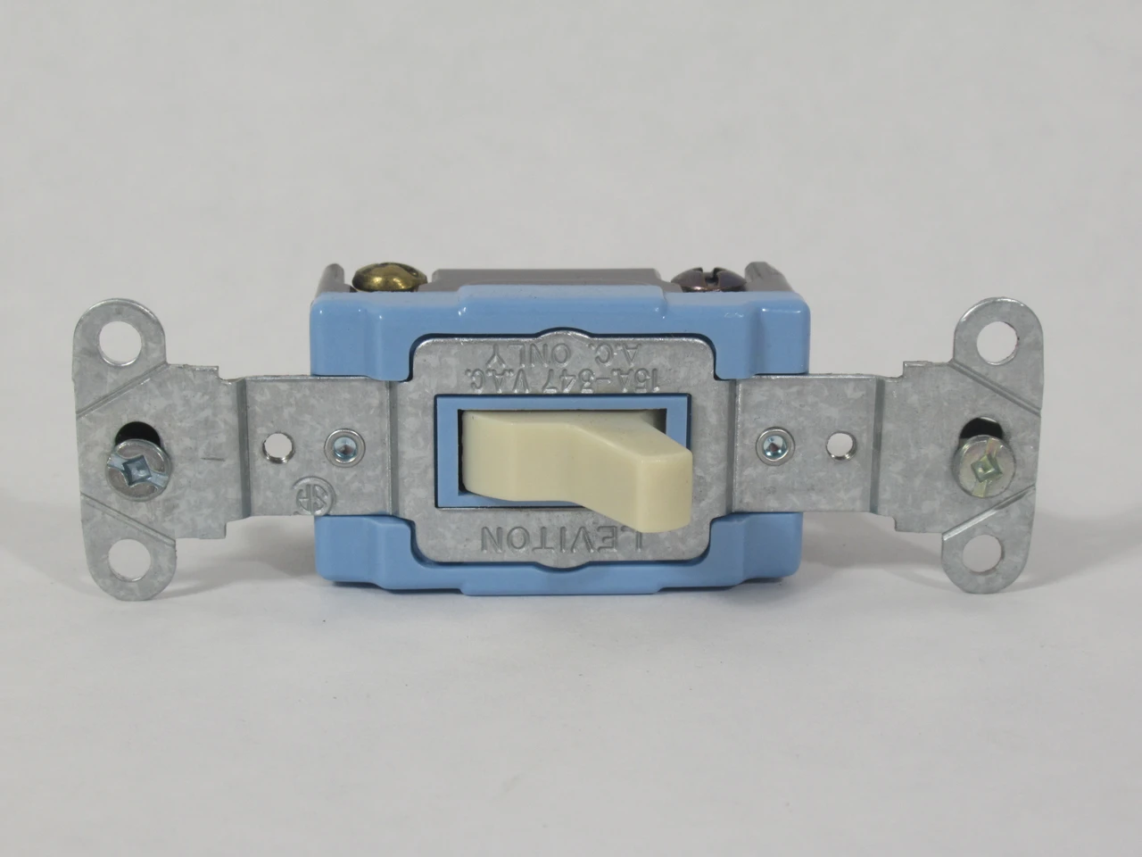 Leviton 18204-I 4-Way Toggle Switch 15A 347VAC *DAMAGED BOX* NEW