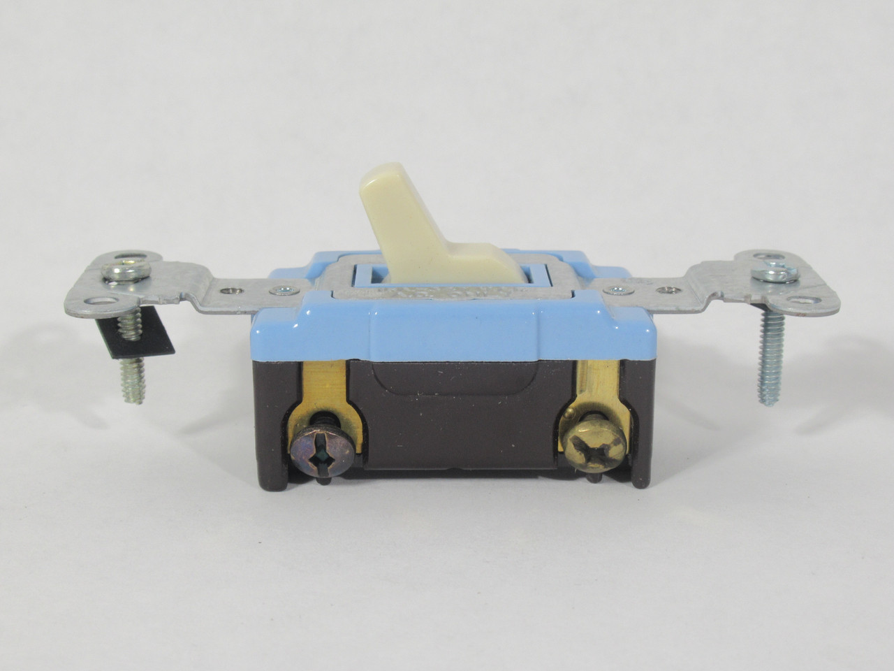 Leviton 18204-I 4-Way Toggle Switch 15A 347VAC *DAMAGED BOX* NEW