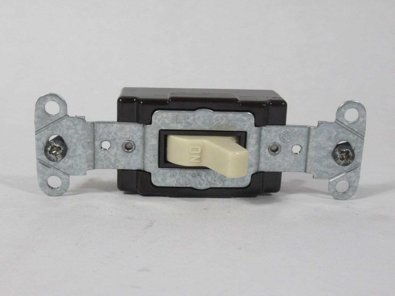 Leviton 18201-I Ivory Single Pole Toggle Switch 2-Position 15A 347V USED