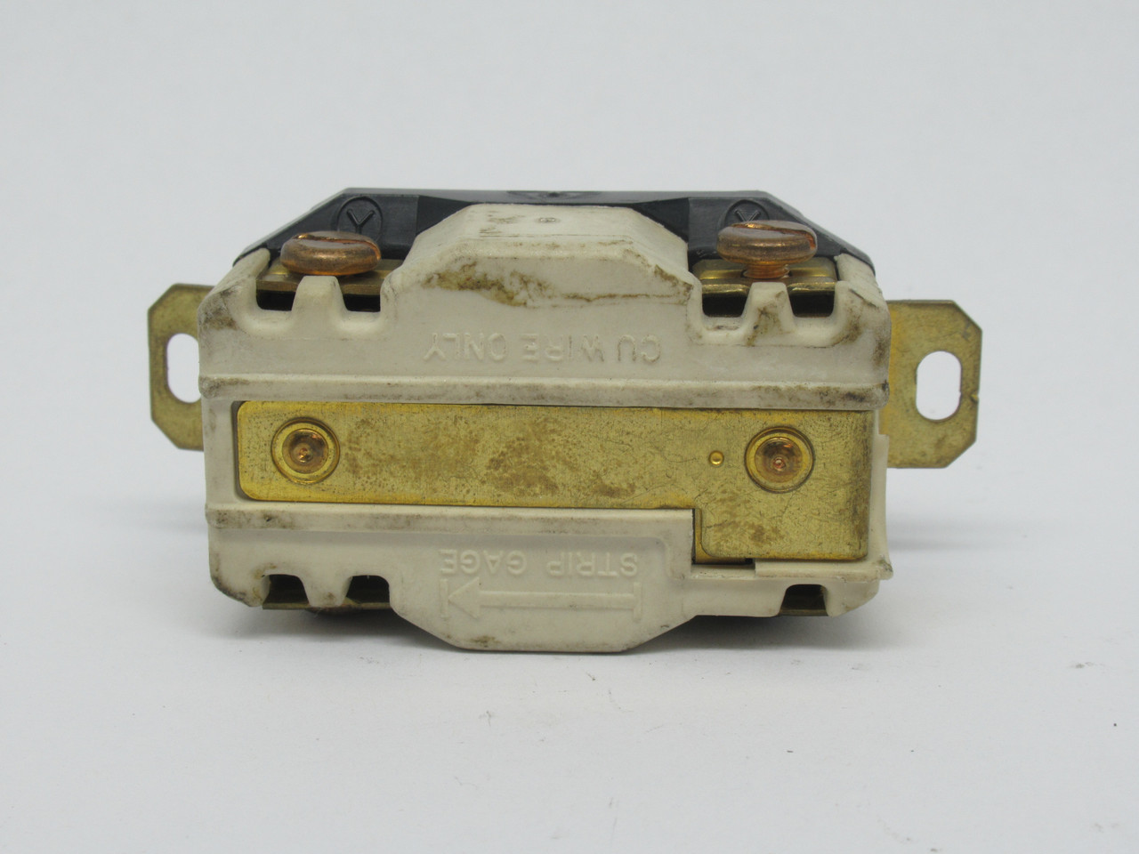 Hubbell HBL2730 Twistlock Flush Receptacle 30A 480V 3PH 4W 3P USED