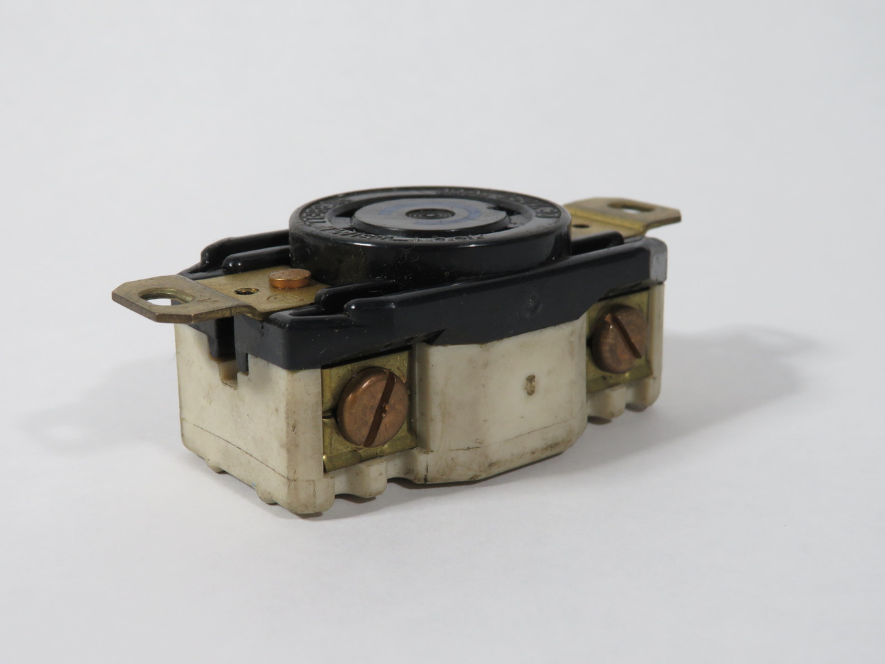 Hubbell HBL2720 Twistlock Flush Receptacle 30A 250VAC 3PH 4W 3P USED