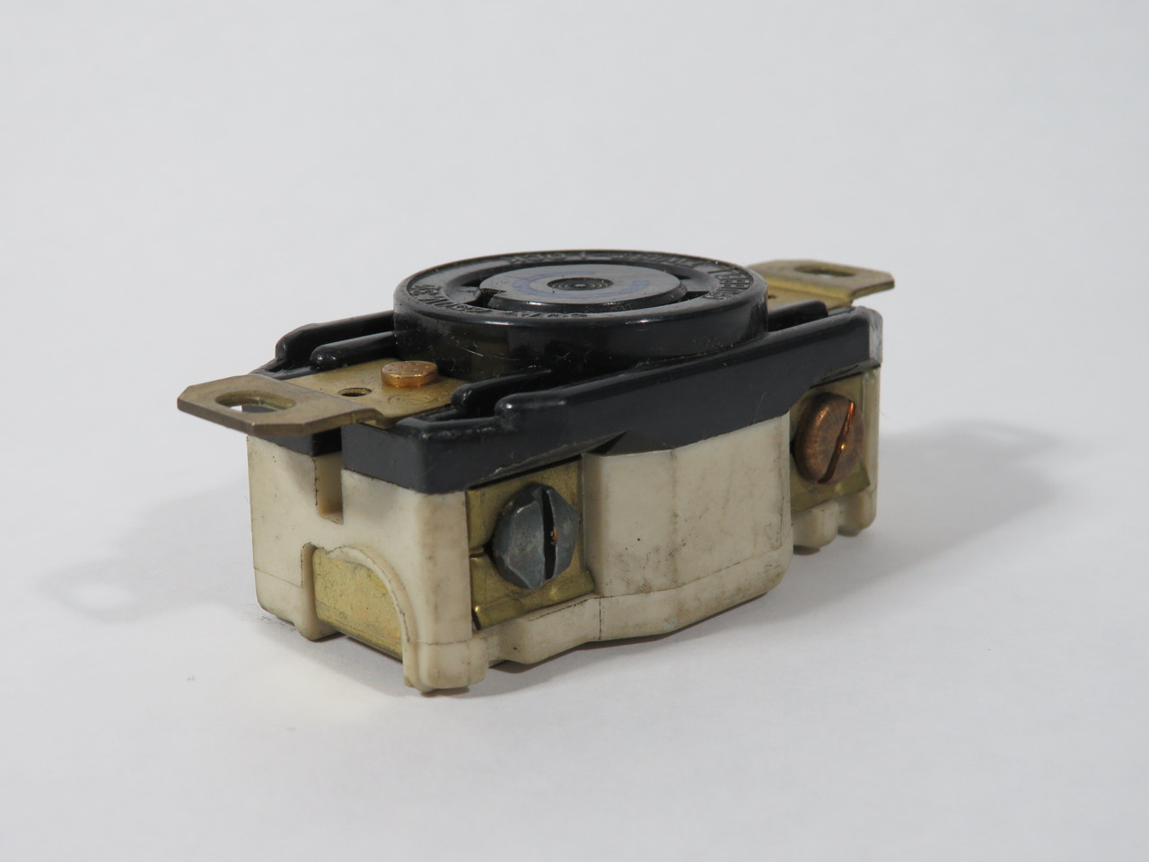 Hubbell HBL2720 Twistlock Flush Receptacle 30A 250VAC 3PH 4W 3P USED