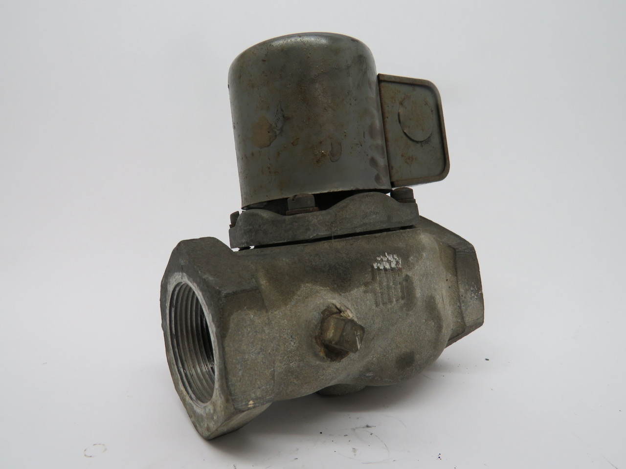 Honeywell V4036A-1050 Solenoid Valve 1-1/2"NPT 120V .20A 1.0 PSI USED