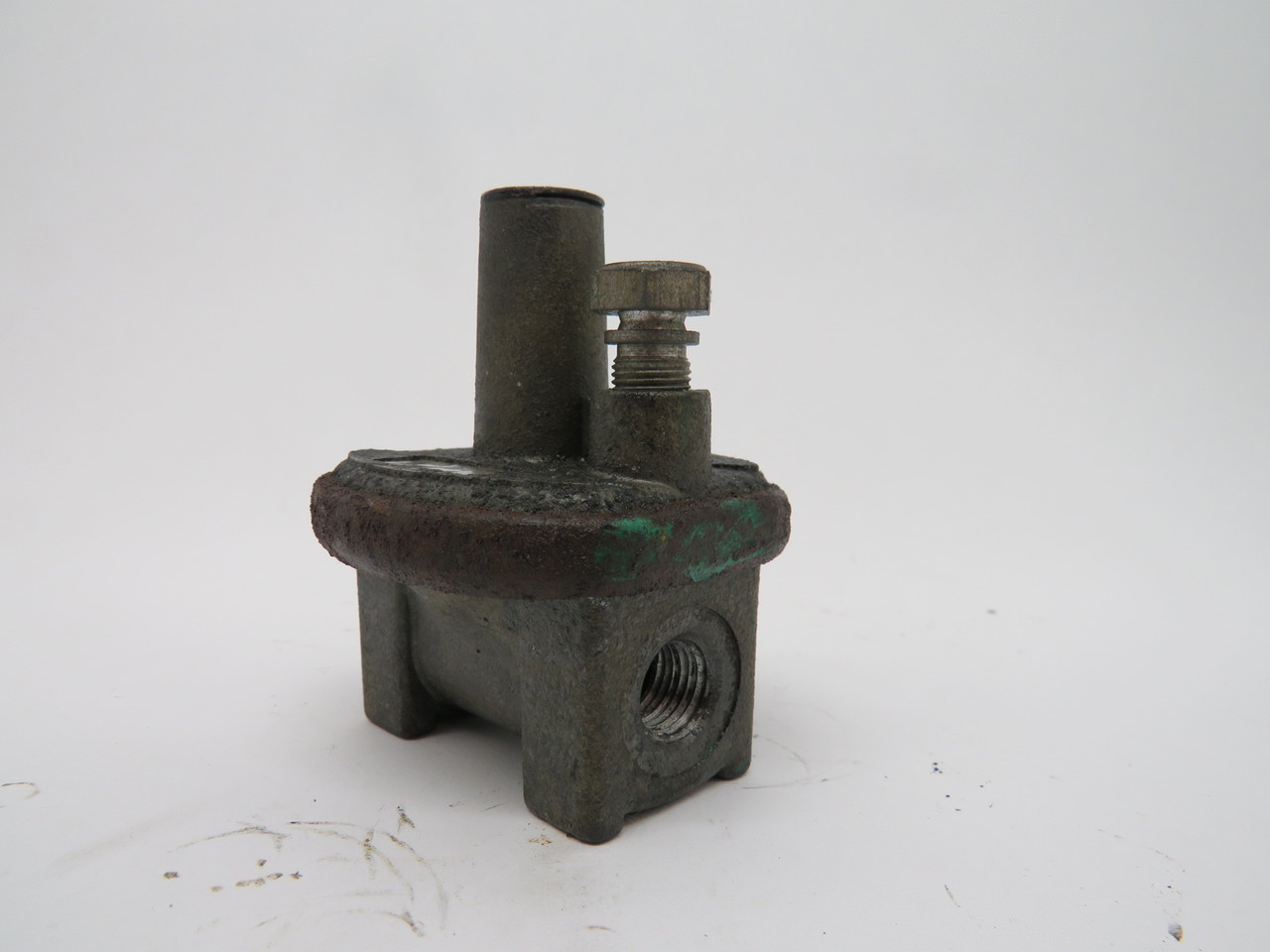 Maxitrol RV30 Pressure Regulator 1/4"NPT SHELF WEAR USED