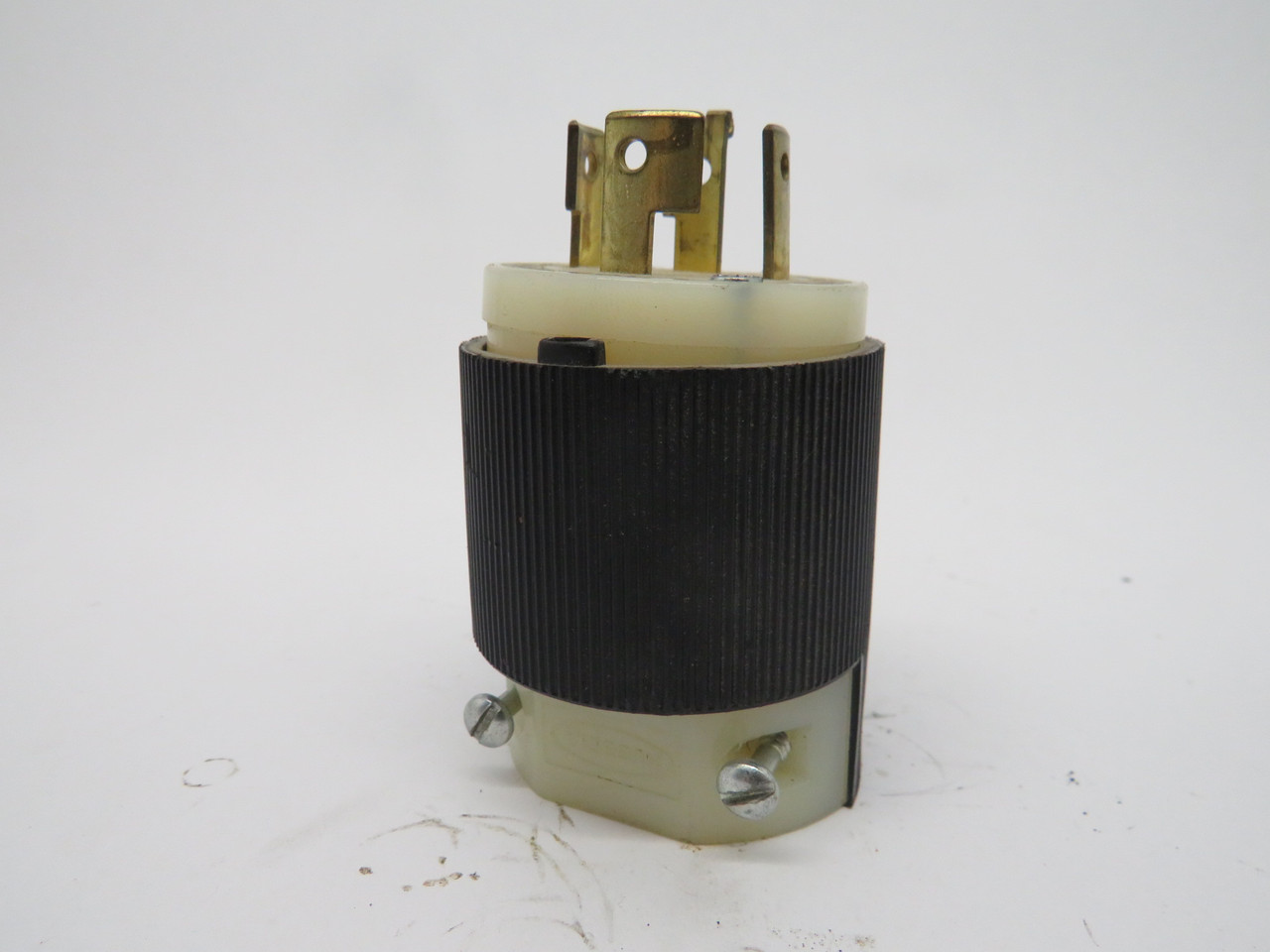 Hubbell 3523C Insulgrip Twist-Lock Plug 10A 600VAC 20A 250V 4W 4P USED