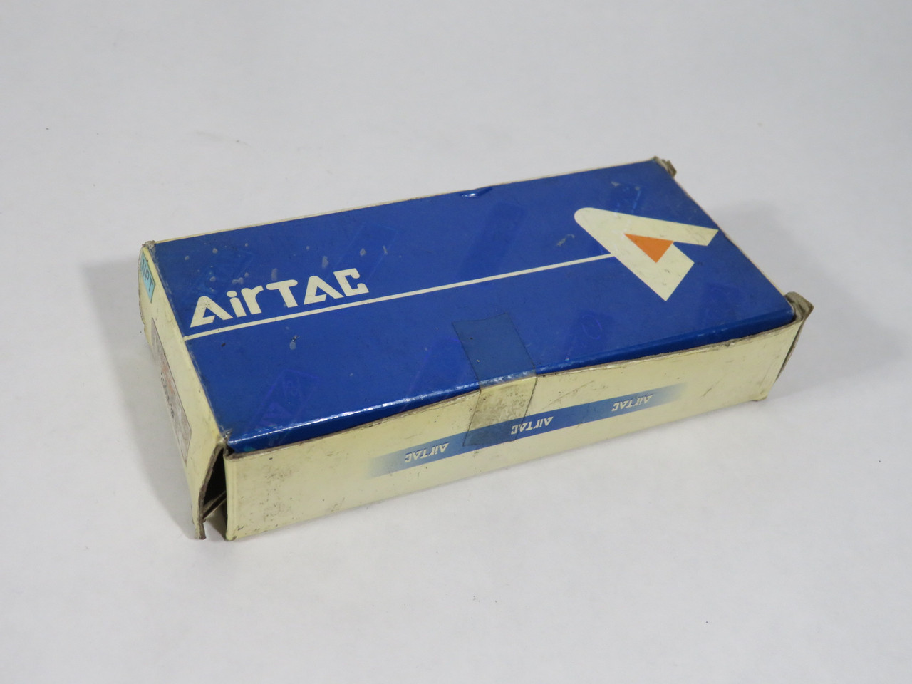 AirTac 200M-3FT Solenoid Valve Manifold 3-Station 1/4" NPT DAMAGED BOX NEW