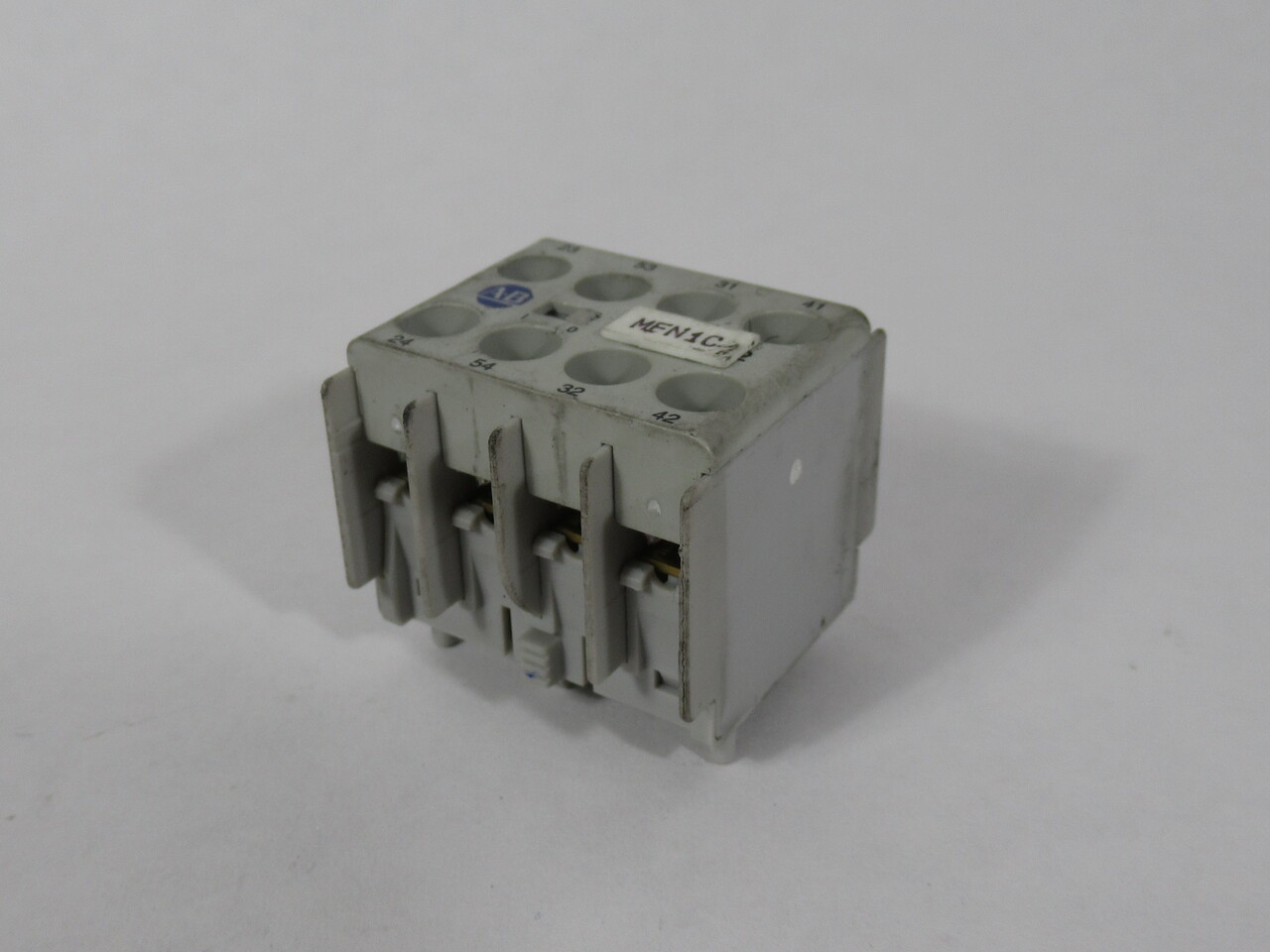 Allen-Bradley 100-KFC22 Auxiliary Contact Block Series A 600VAC 10A 2NO 2NC USED