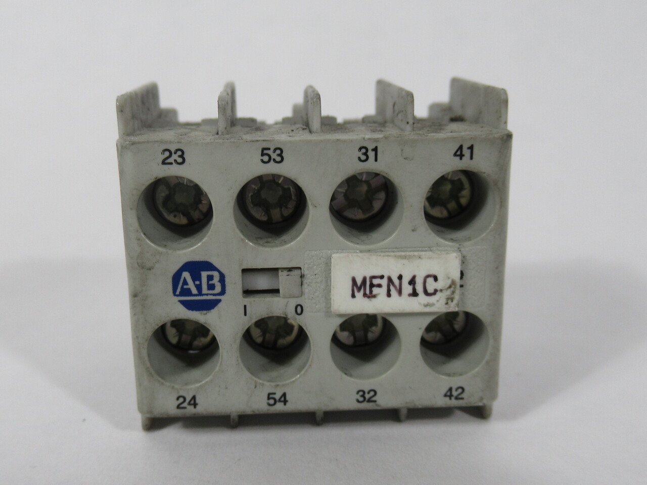 Allen-Bradley 100-KFC22 Auxiliary Contact Block Series A 600VAC 10A 2NO 2NC USED