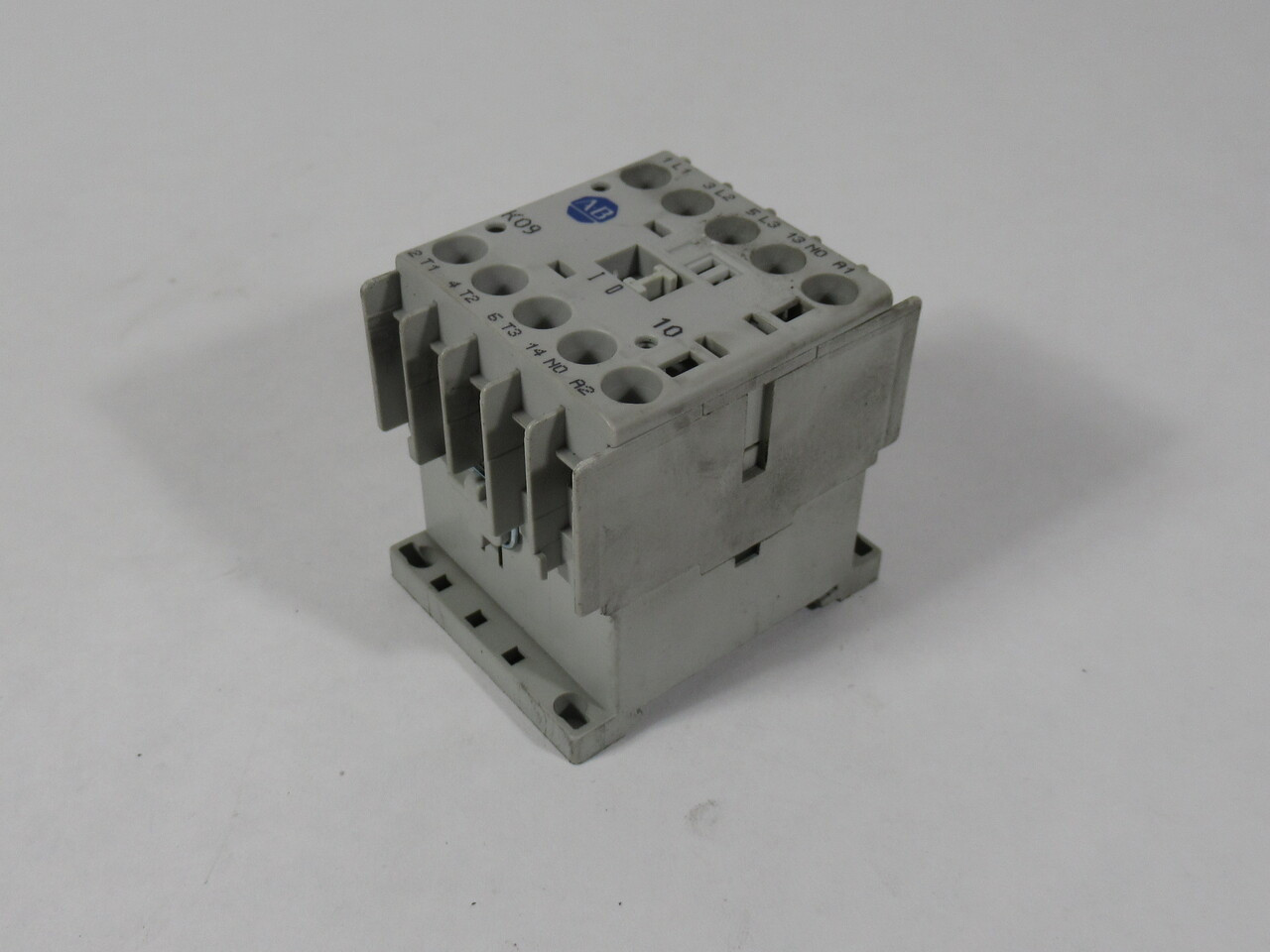 Allen-Bradley 100-K09D10 Miniature Contactor 600VAC Coil 110/120V 50/60Hz USED