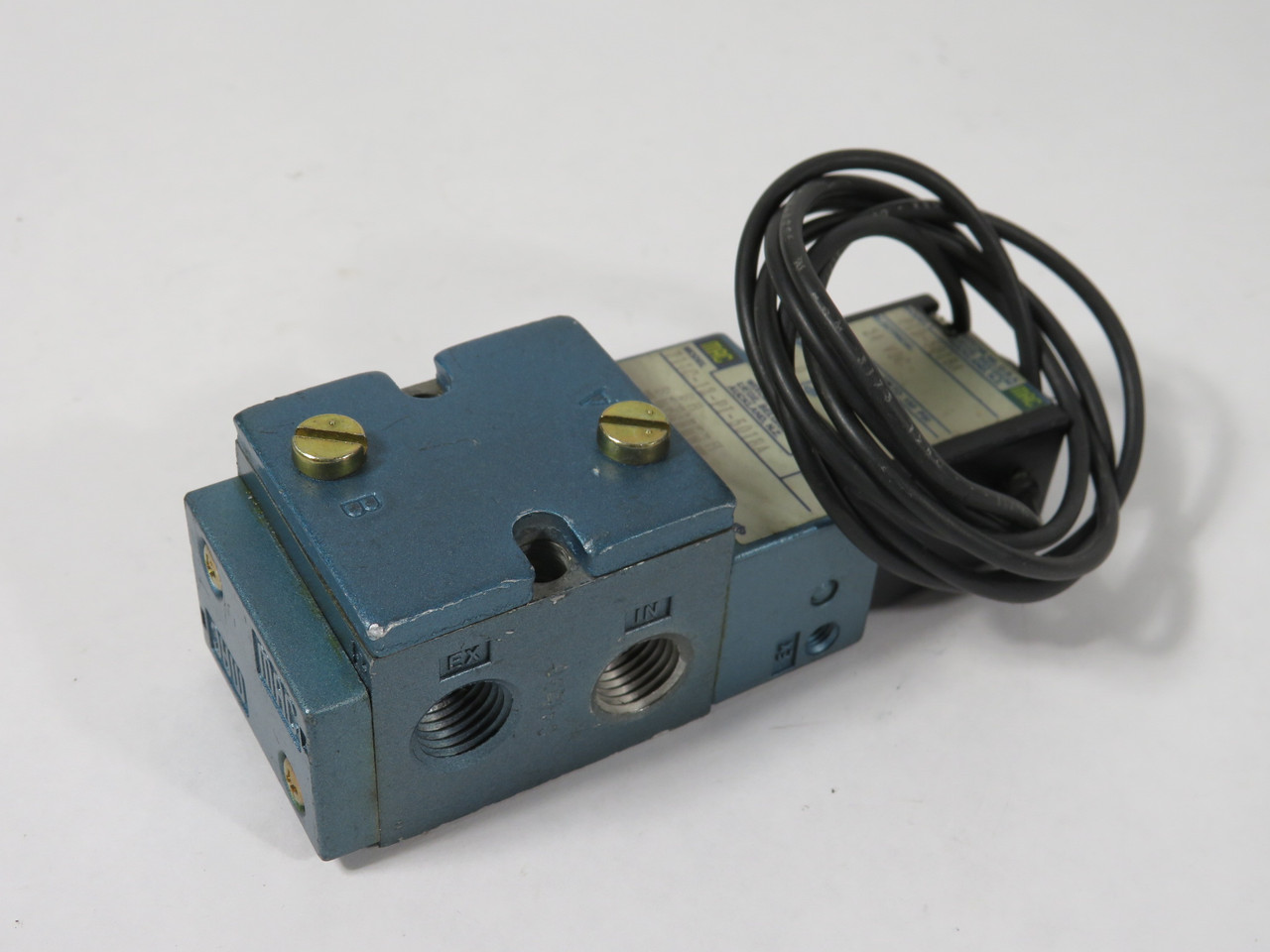 MAC 711C-12-PI-501BA 4/2-Way Solenoid Valve 1/4" NPT 24VDC USED