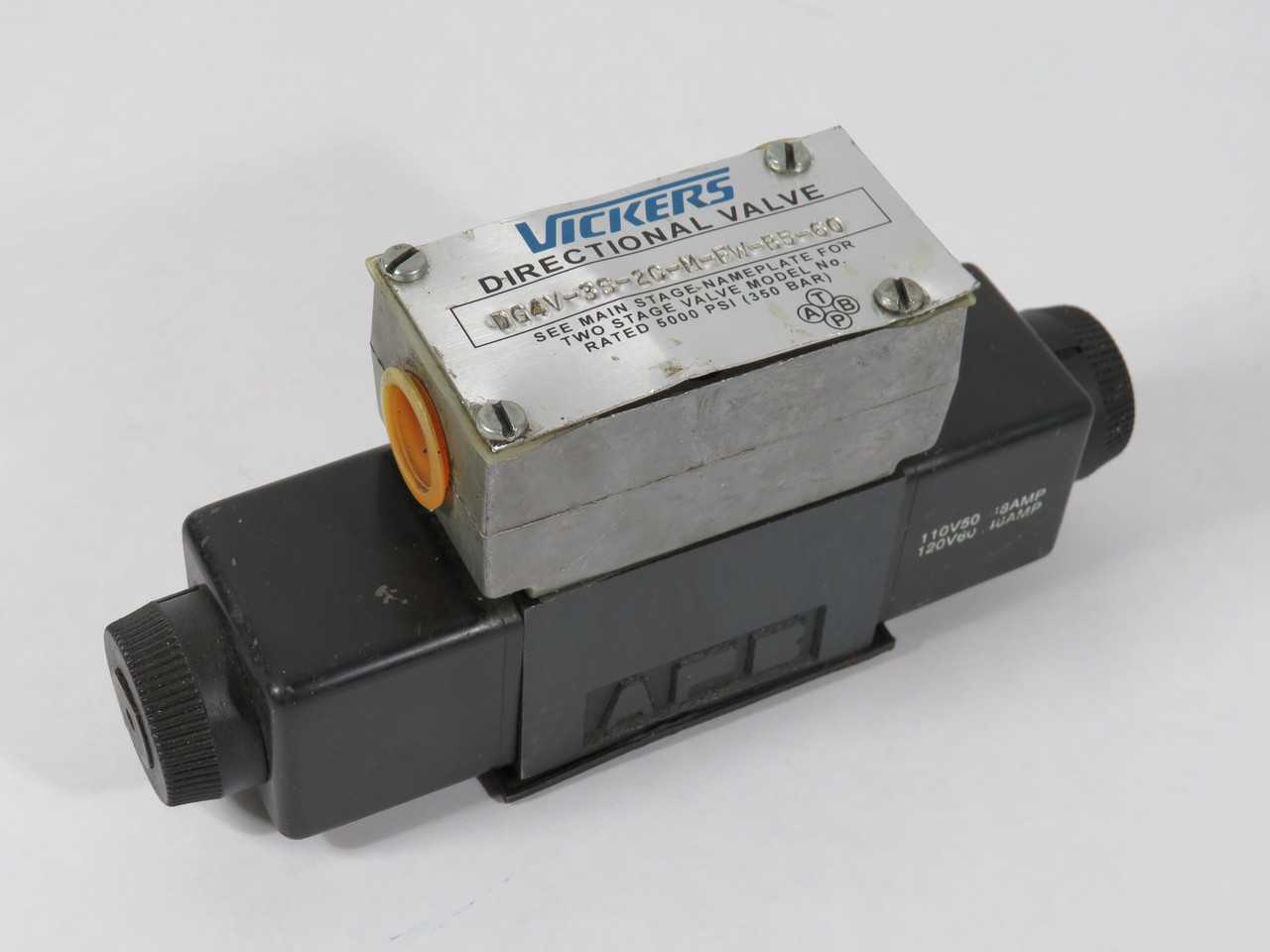 Vickers DG4V-3S-2C-M-FW-B5-60 Directional Valve 110V@50Hz 120V@60Hz USED