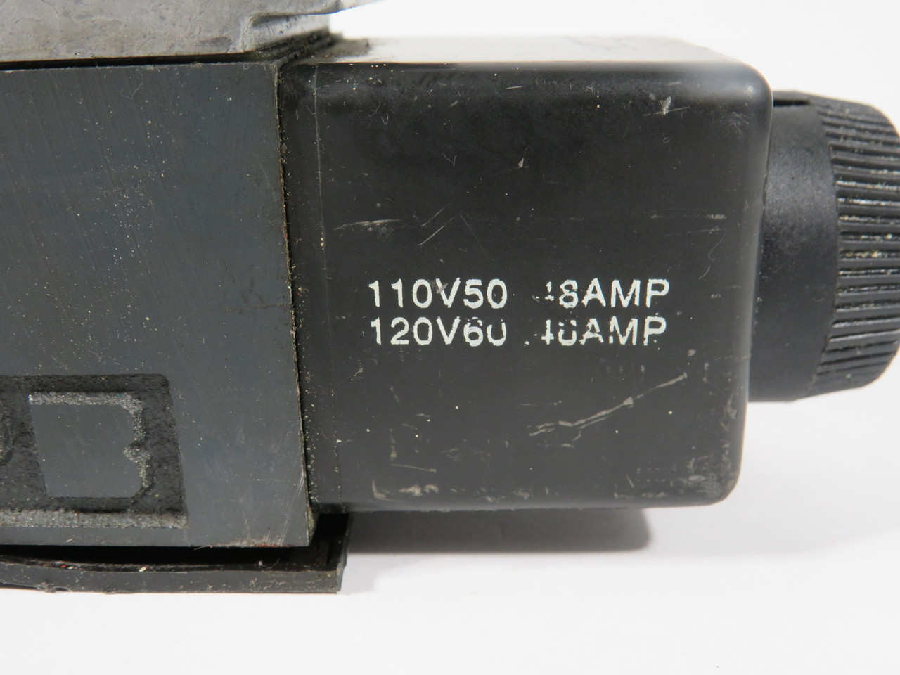 Vickers DG4V-3S-2C-M-FW-B5-60 Directional Valve 110V@50Hz 120V@60Hz USED