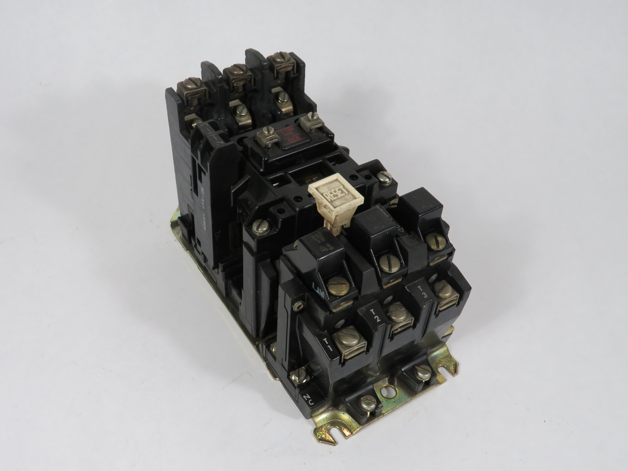 Allen-Bradley 500F-AOD93-X4 Contactor 115-120V@60Hz 18A MISSING HARDWARE USED