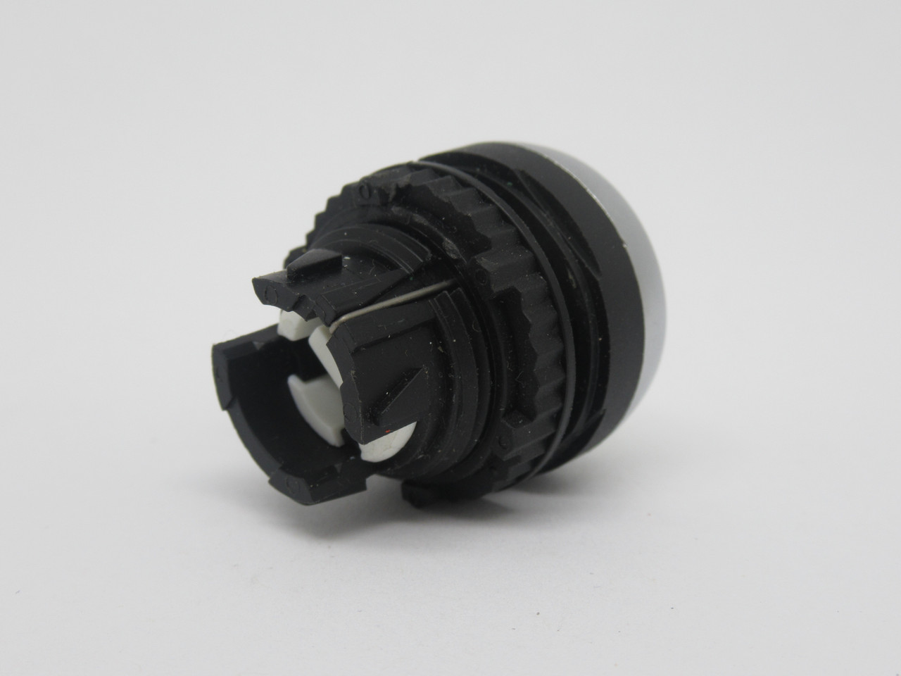 BACO L21CA02 Non-Illuminated Pushbutton GREEN Maintained USED