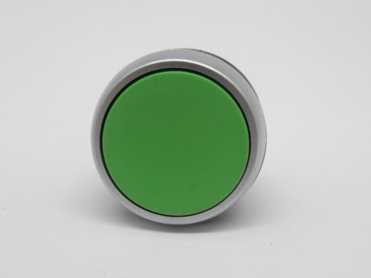 BACO L21CA02 Non-Illuminated Pushbutton GREEN Maintained USED