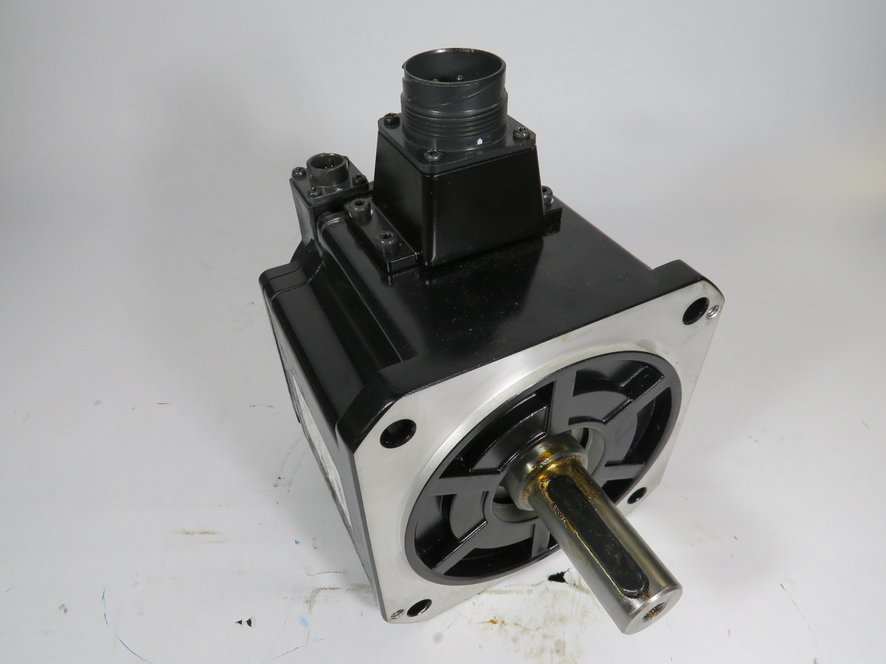 Omron R88M-1M1K020C-S2 AC Servo Motor 1kW 2000rpm 400VAC TE 3Ph 2.9A 167Hz NEW