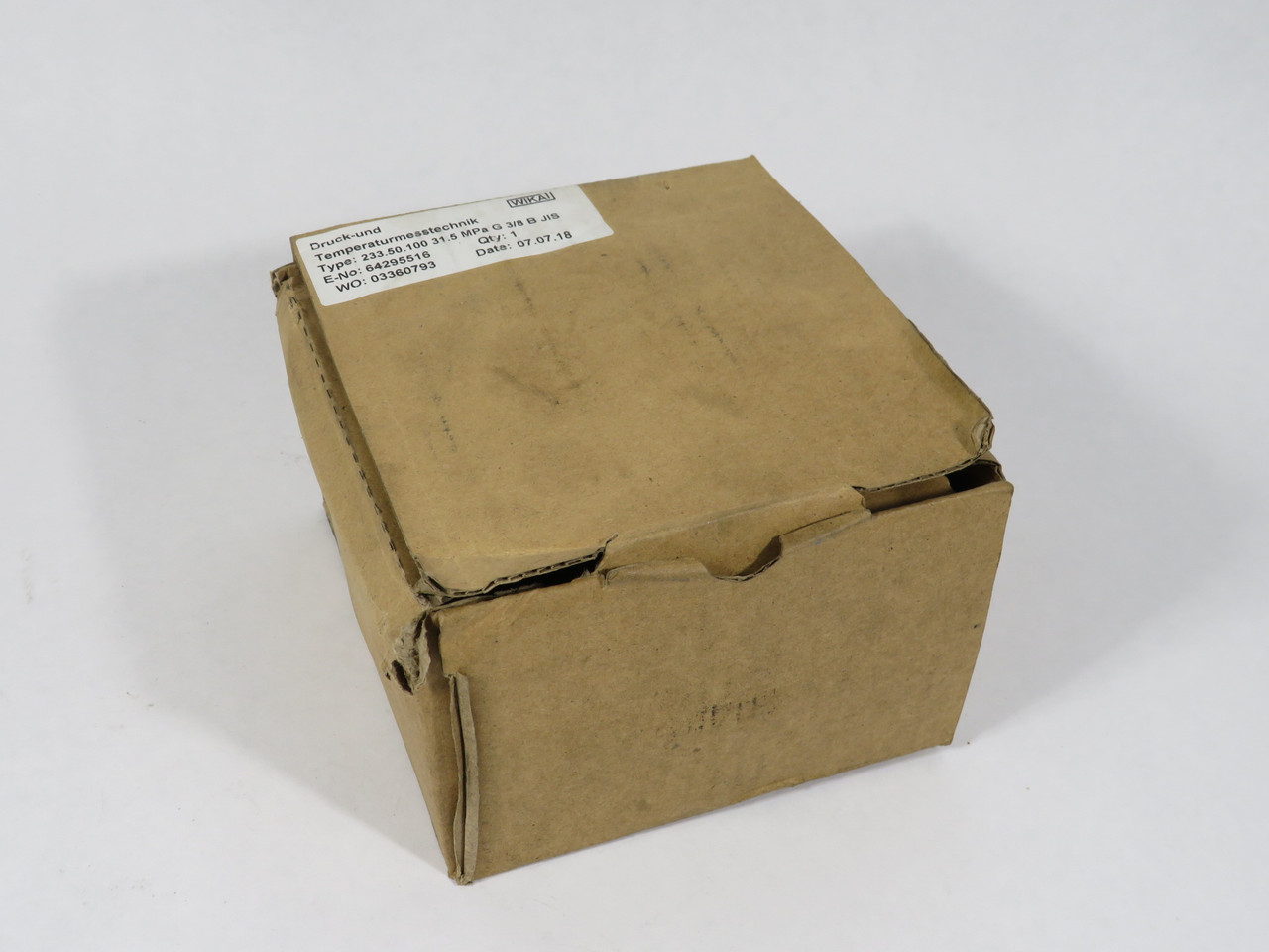 WIKA 233.50.100 Liquid-Filled Pressure Gauge 0-31.5MPa 4-1/2" D 3/8" BOX DMG NEW