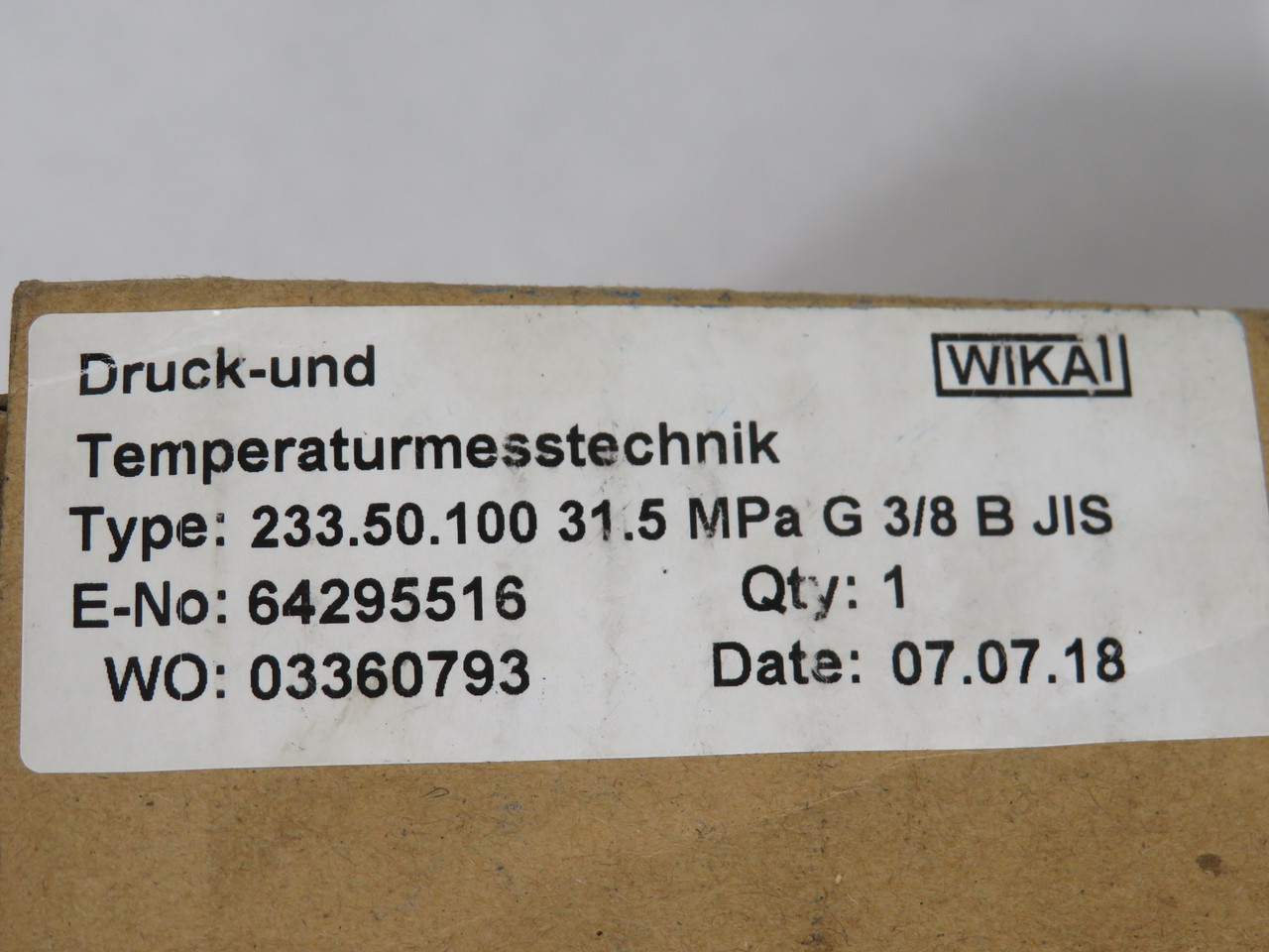 WIKA 233.50.100 Liquid-Filled Pressure Gauge 0-31.5MPa 4-1/2" D 3/8" BOX DMG NEW
