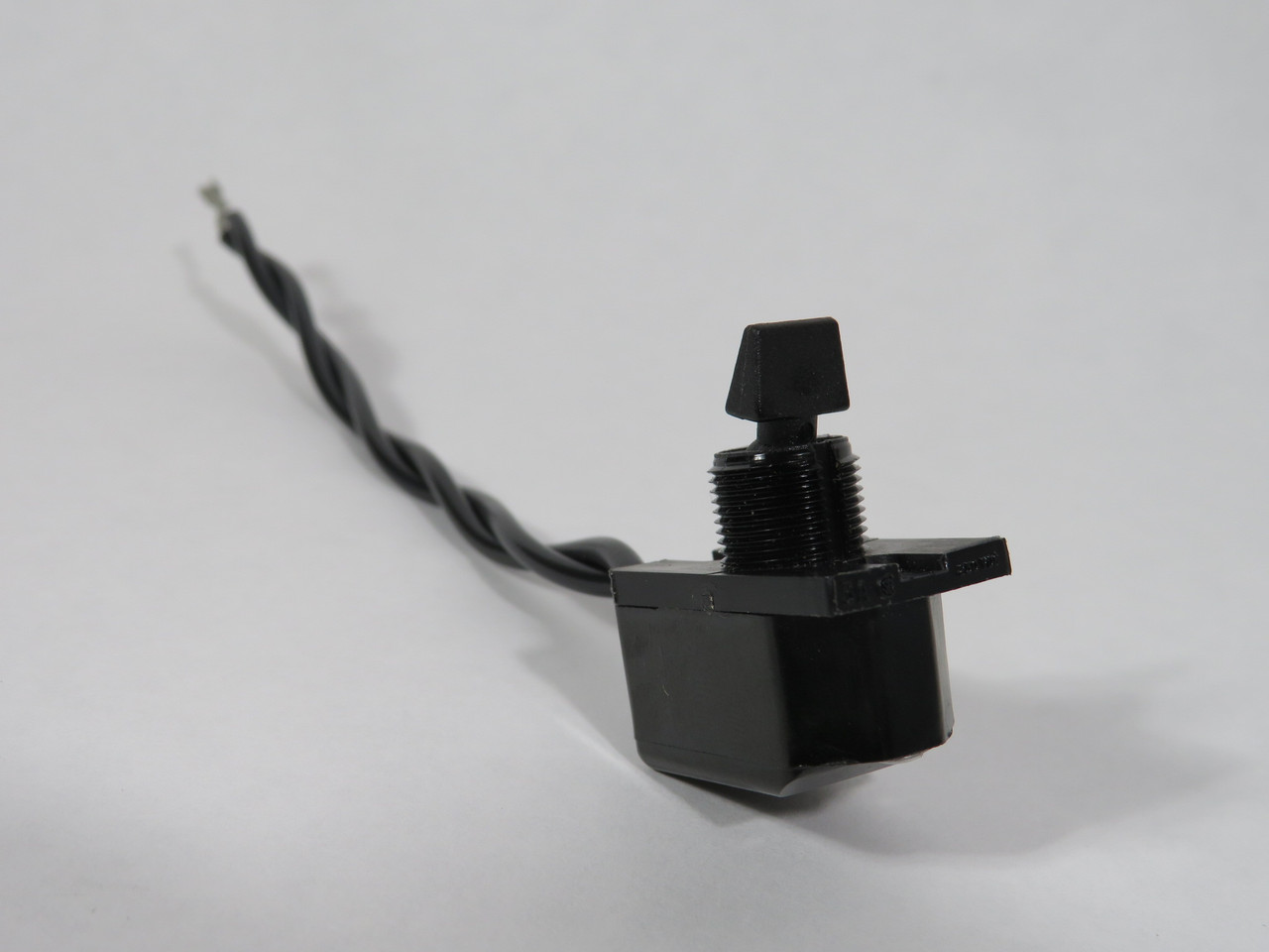 Cutler-Hammer ON-OFF Bat Lever Toggle Switch 6A 125V 3A 250VDC SPST USED