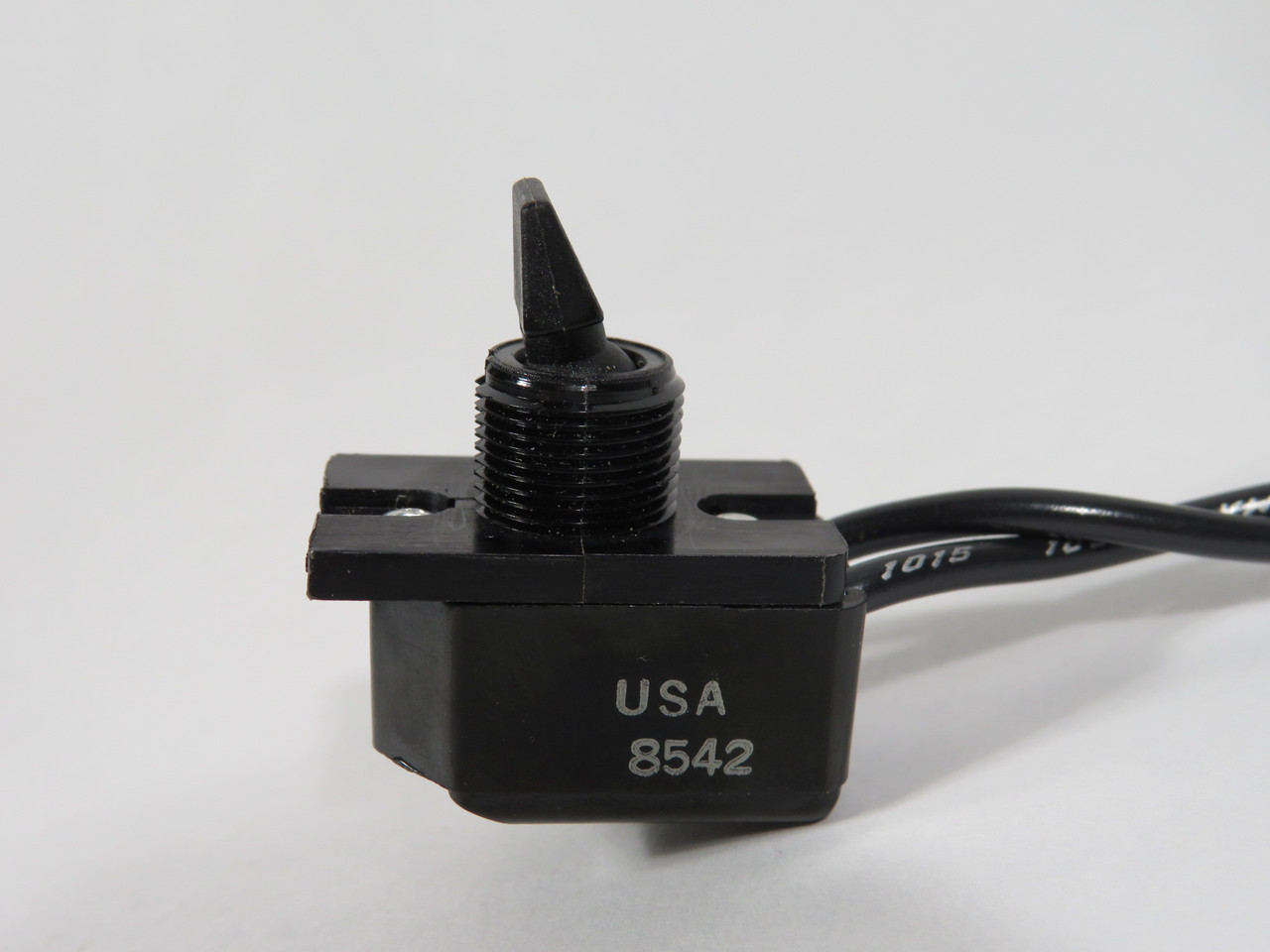 Cutler-Hammer ON-OFF Bat Lever Toggle Switch 6A 125V 3A 250VDC SPST USED