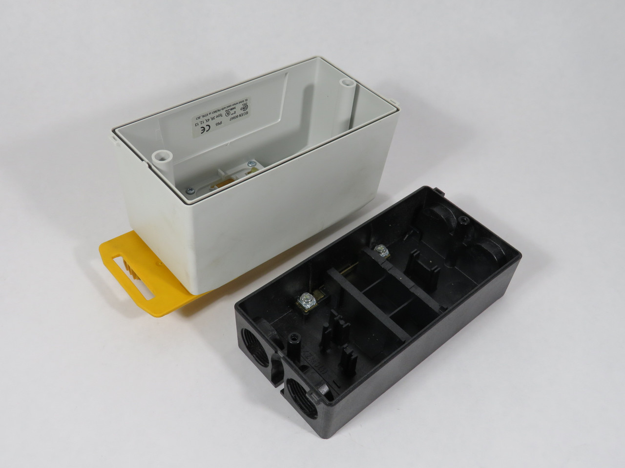 Eaton CI-PKZ01-NA-SVB Insulated Enclosure for PKZ01 Padlockable SHELF WEAR NEW
